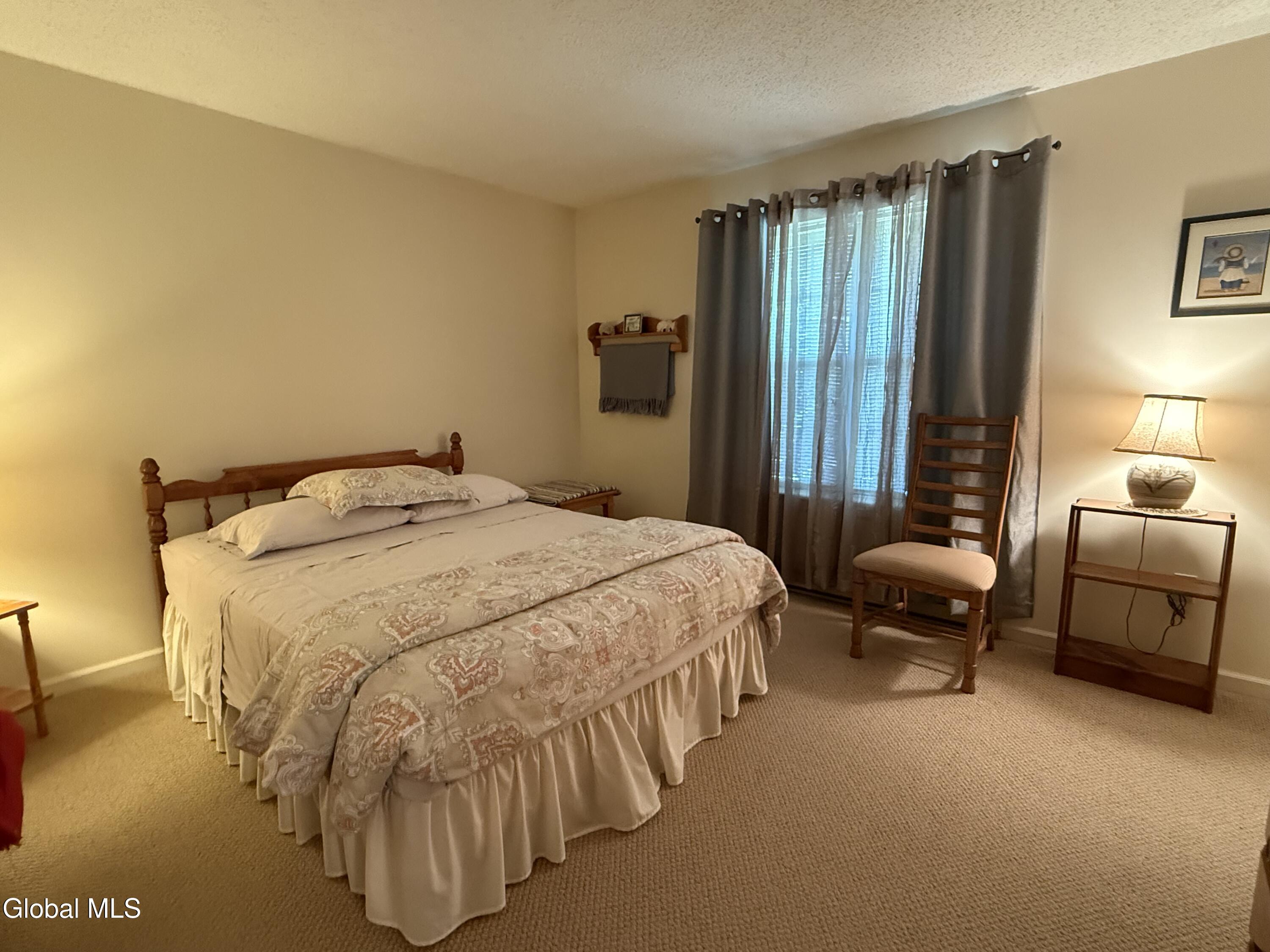 4 Edgewater Place