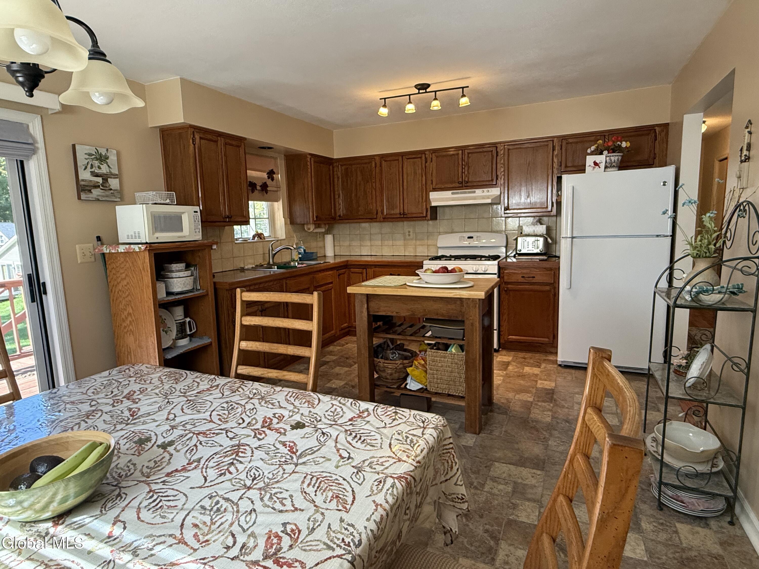 4 Edgewater Place