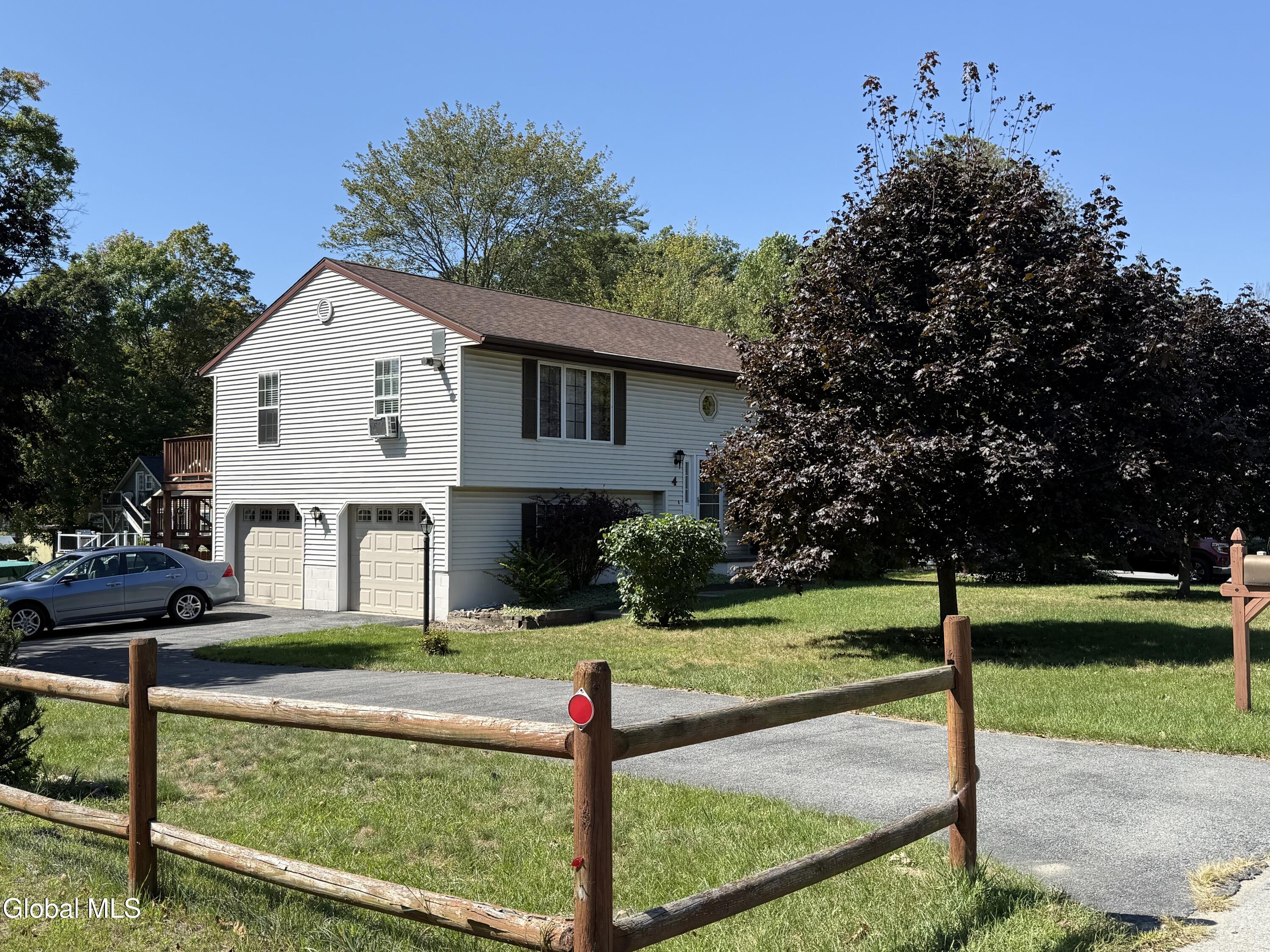 4 Edgewater Place