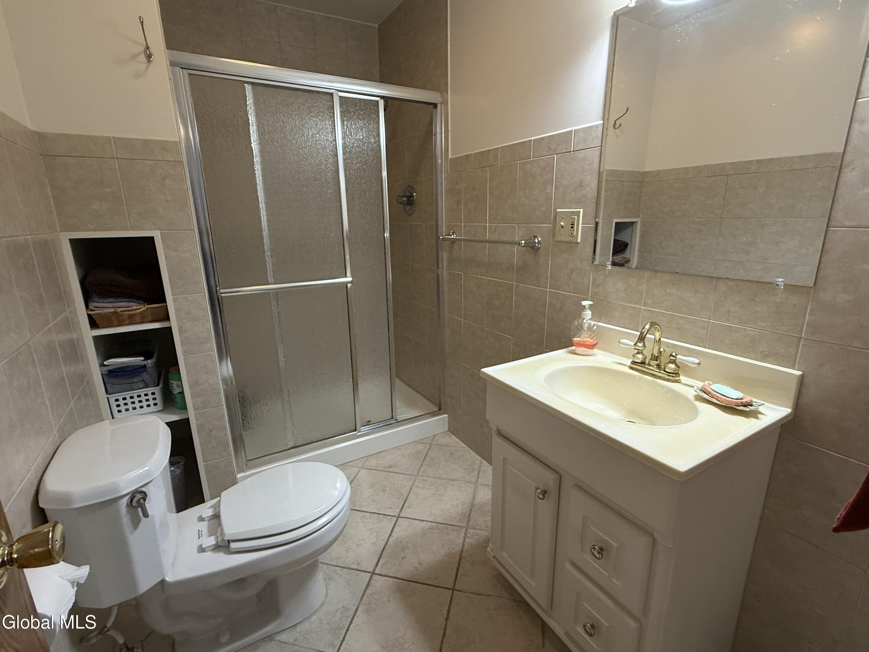 4 Edgewater Place