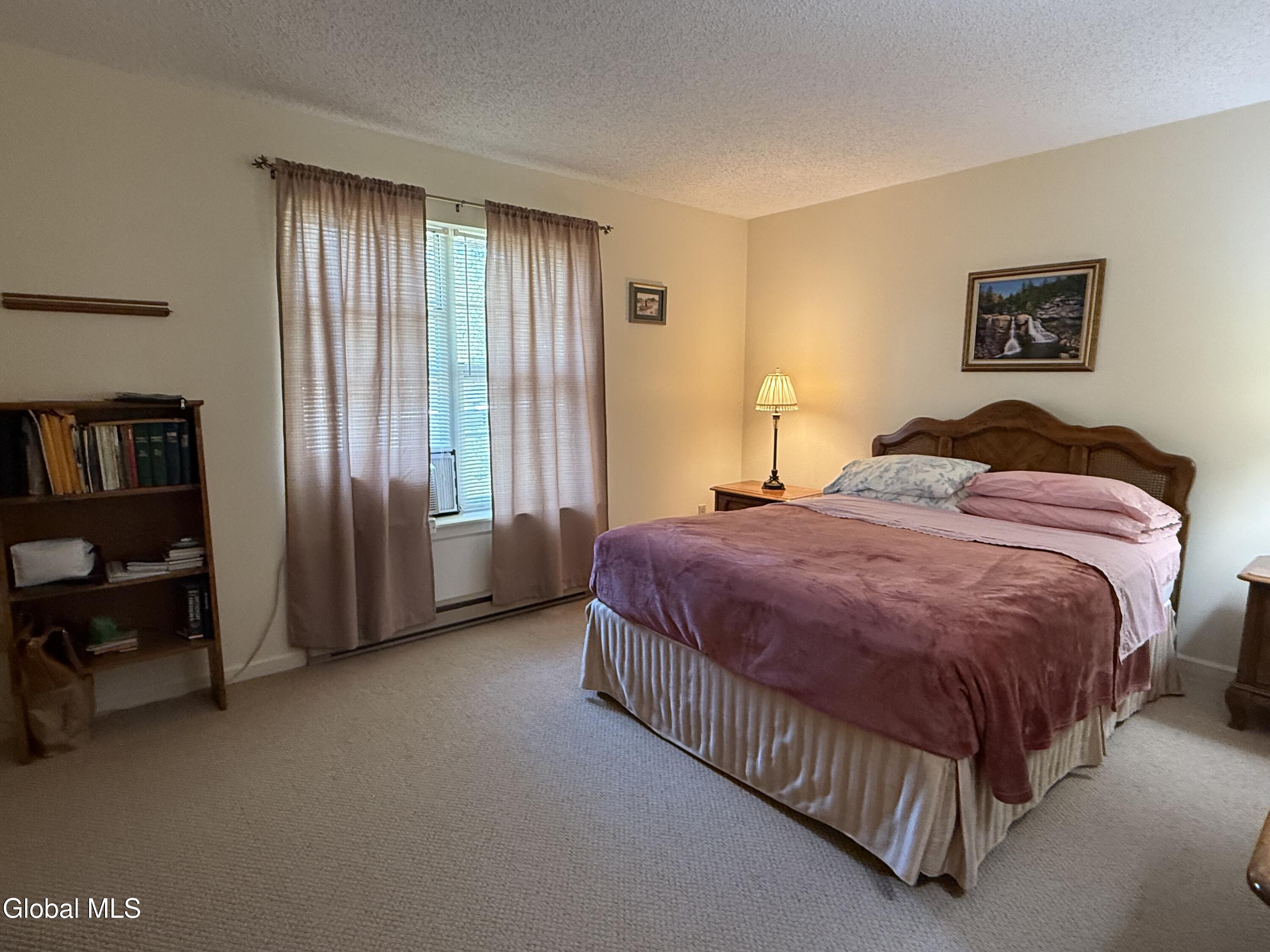 4 Edgewater Place