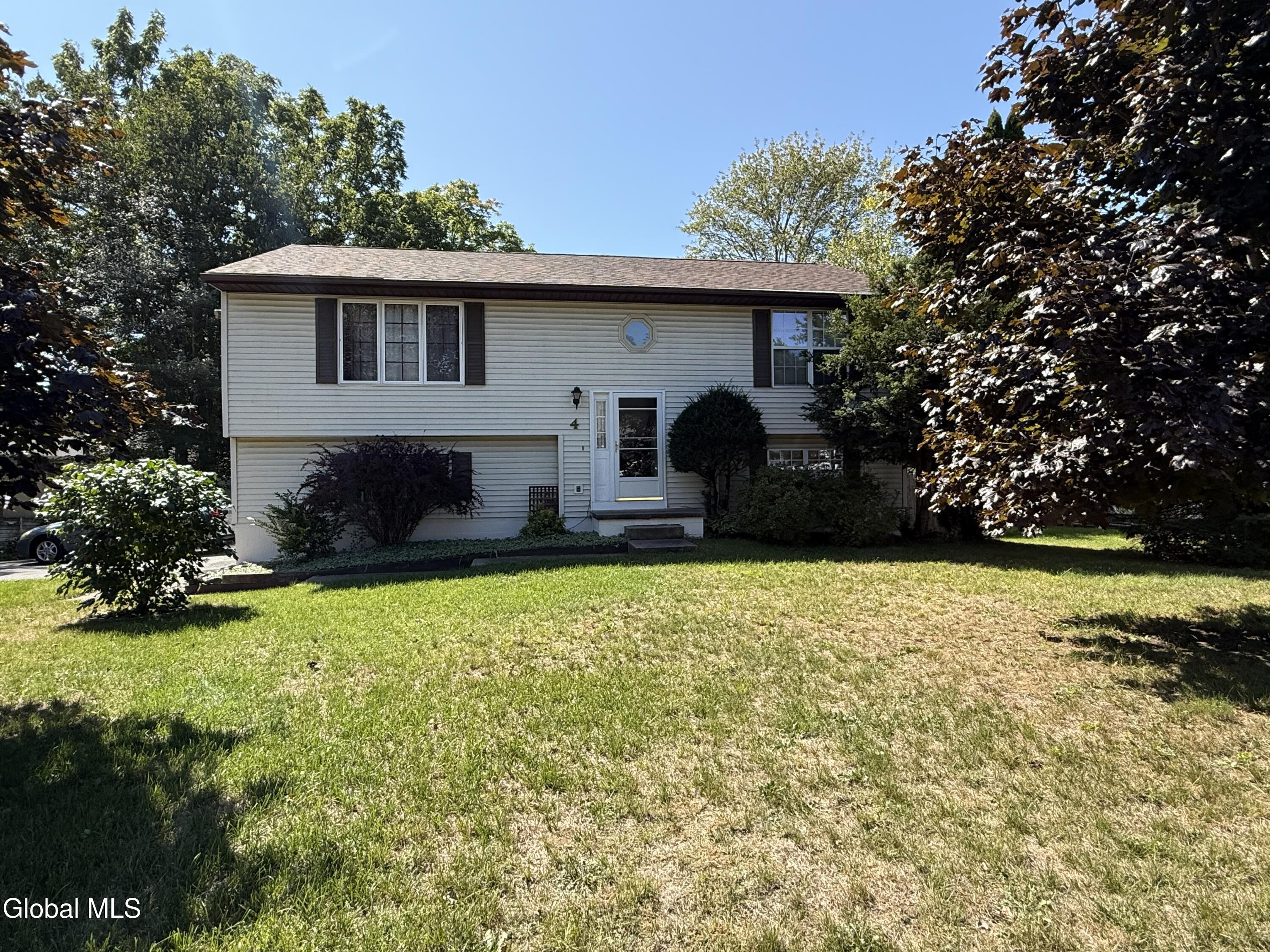 4 Edgewater Place
