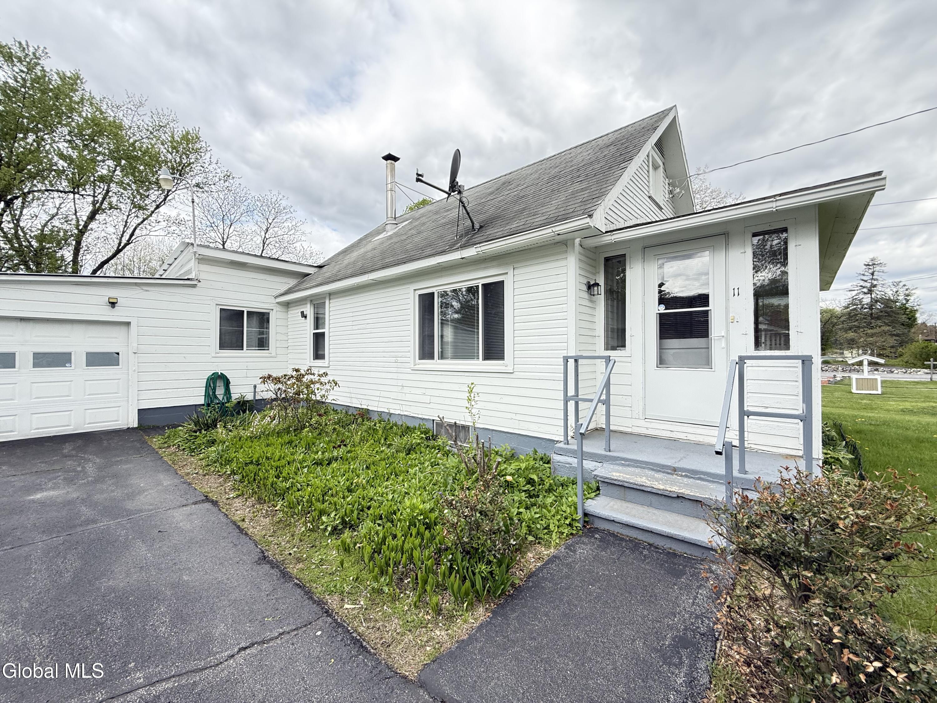 11 Bly Avenue