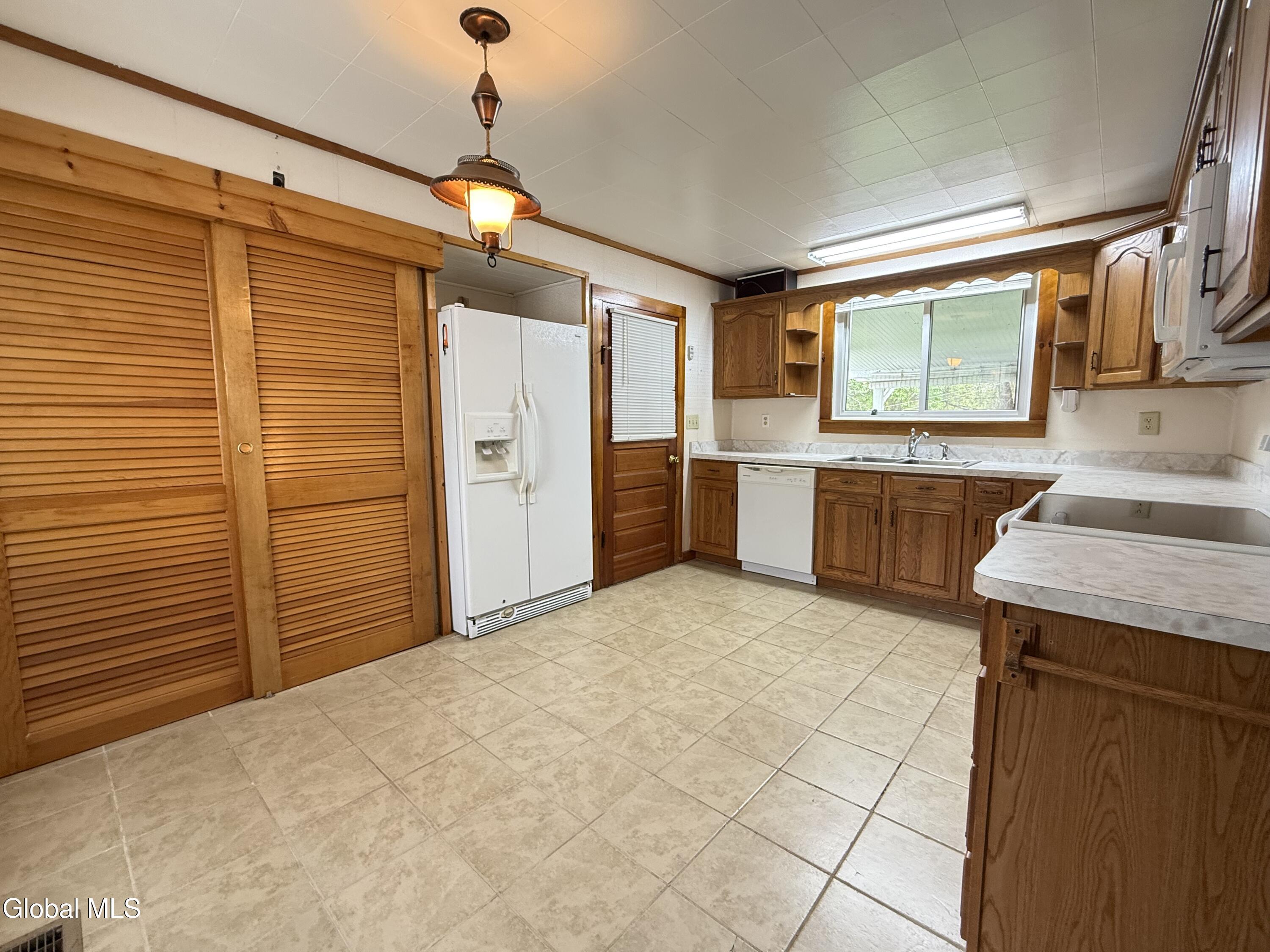 11 Bly Avenue