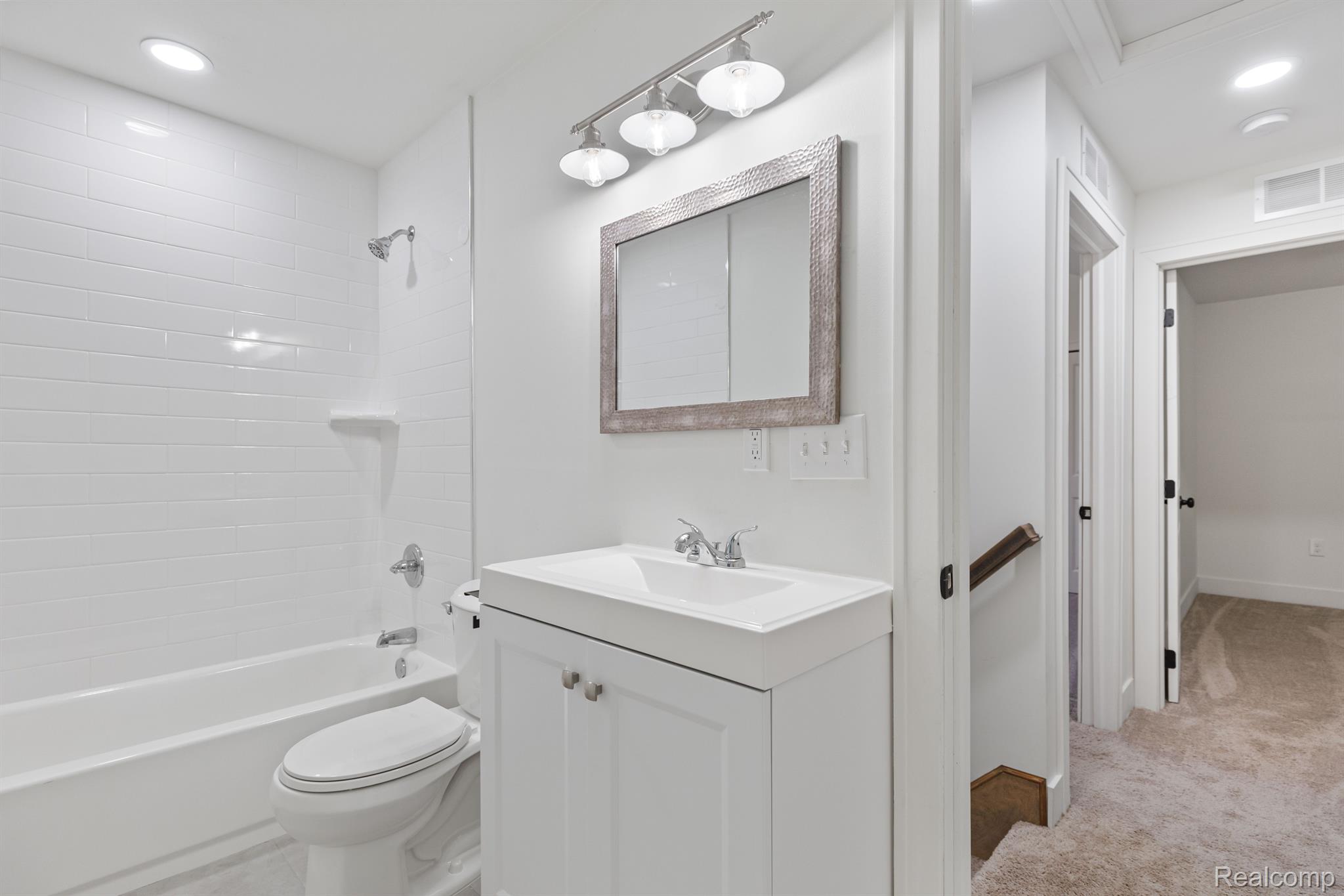 102 Dickinson Street