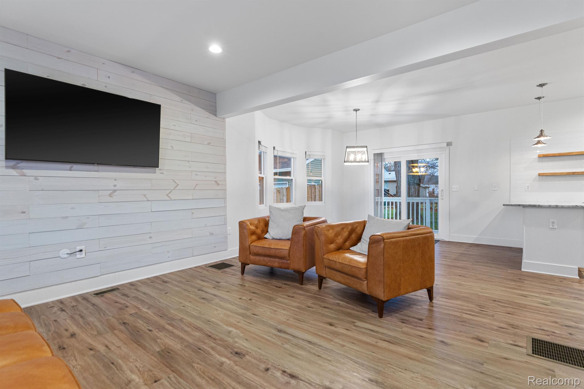 102 Dickinson Street