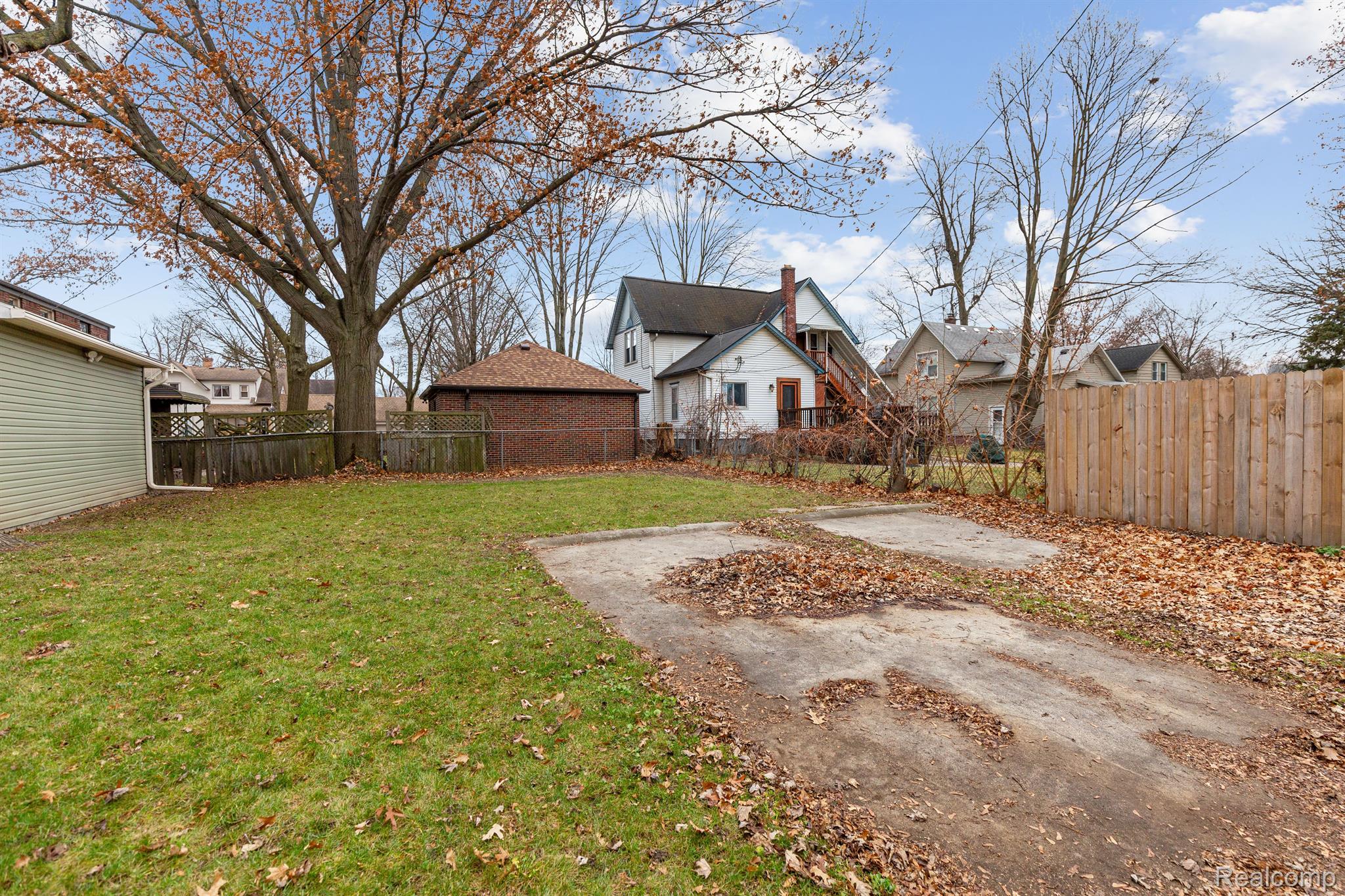 102 Dickinson Street