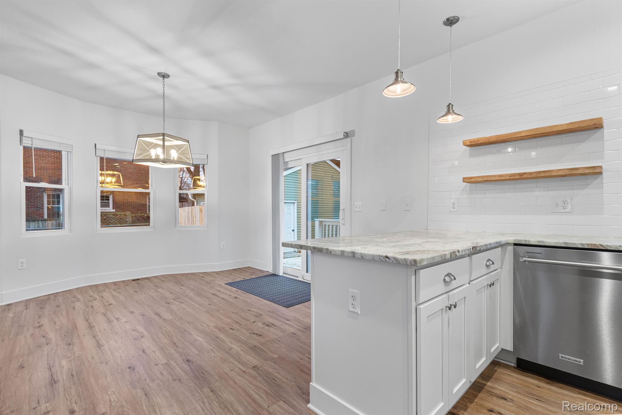 102 Dickinson Street