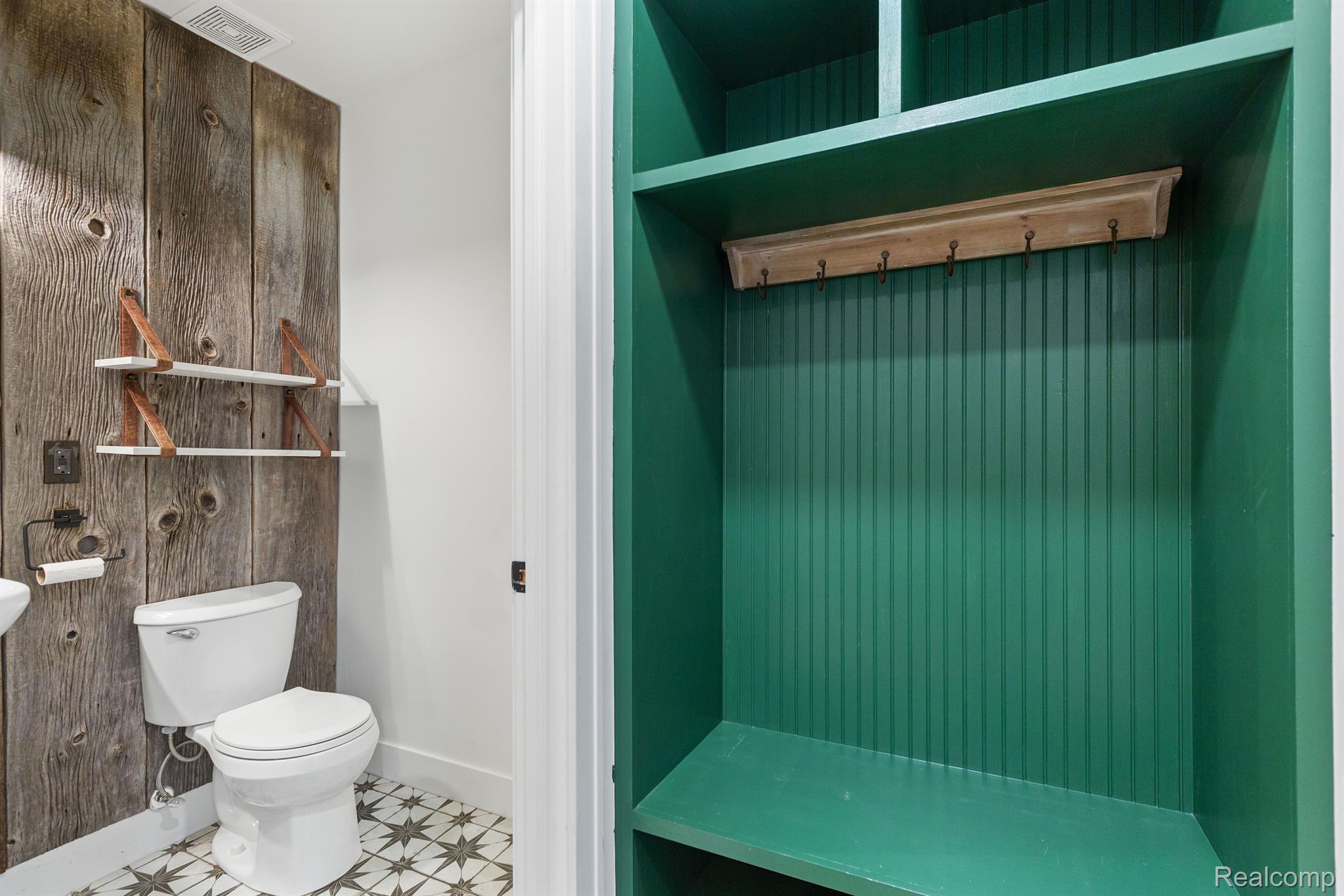 102 Dickinson Street