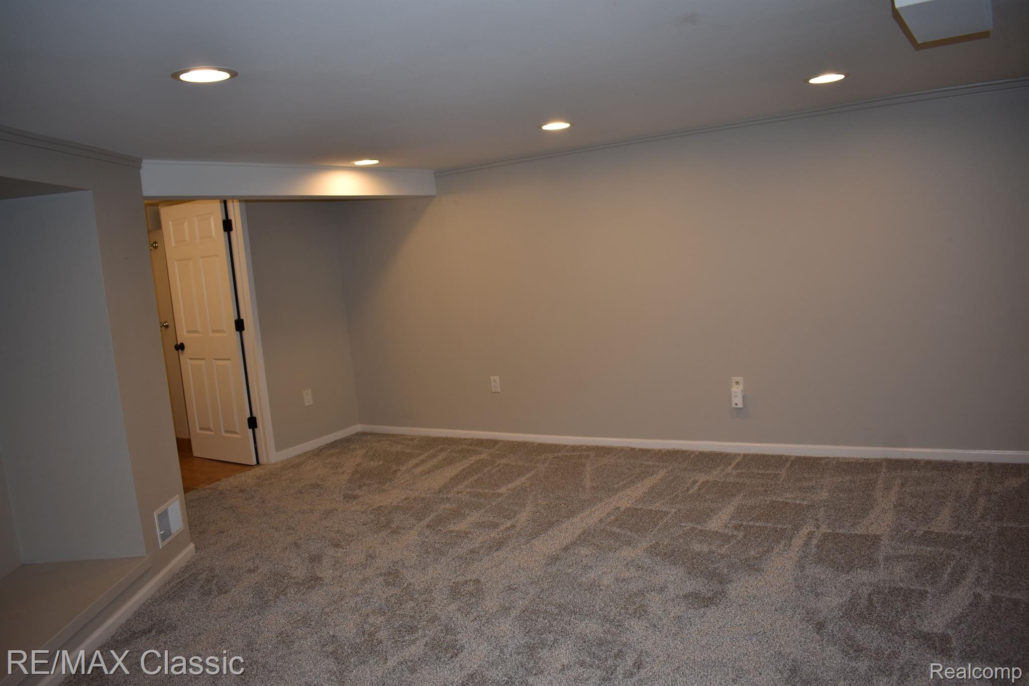 752 GRAEFIELD Court