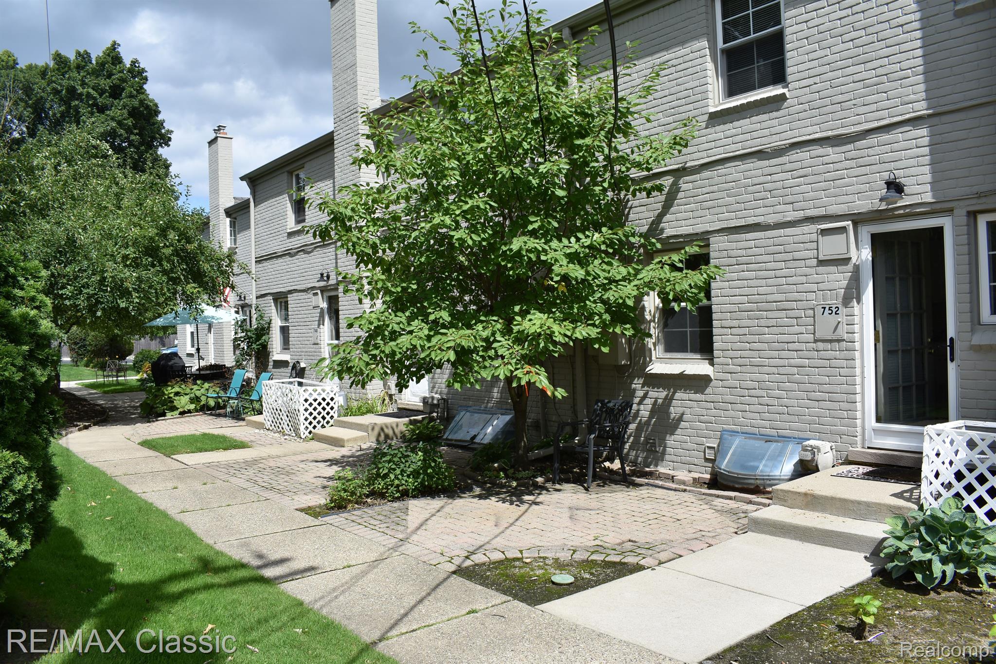 752 GRAEFIELD Court