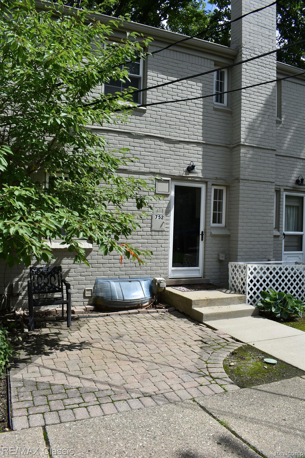 752 GRAEFIELD Court