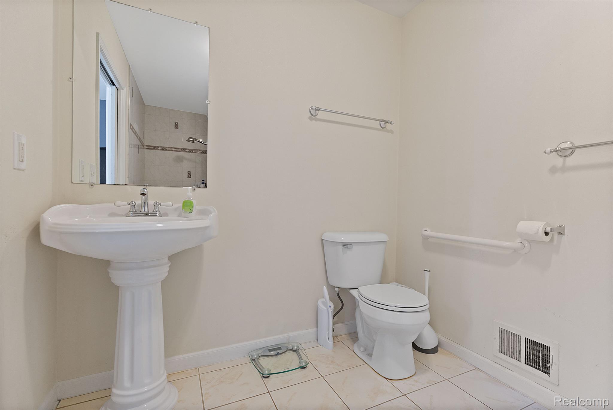 2522 CANDLEWICK Drive