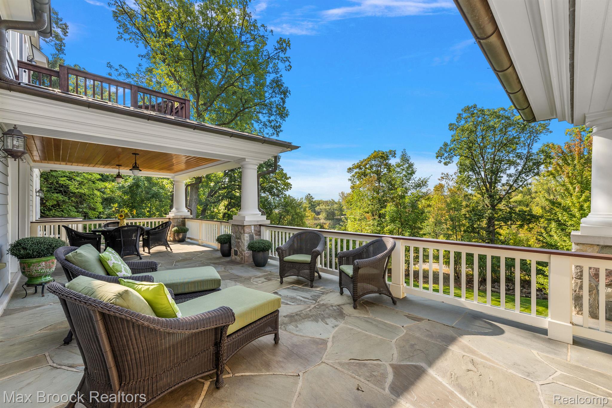 1292 CIRCLE COURT