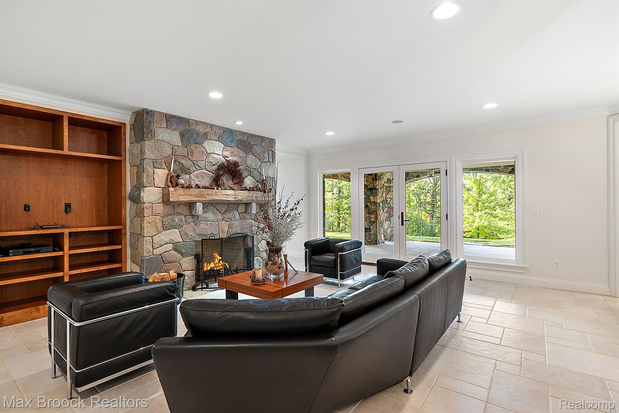 1292 CIRCLE COURT