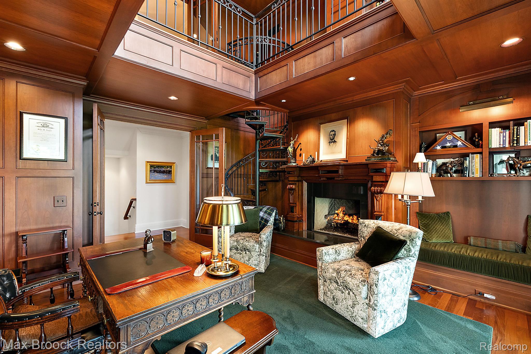 1292 CIRCLE COURT