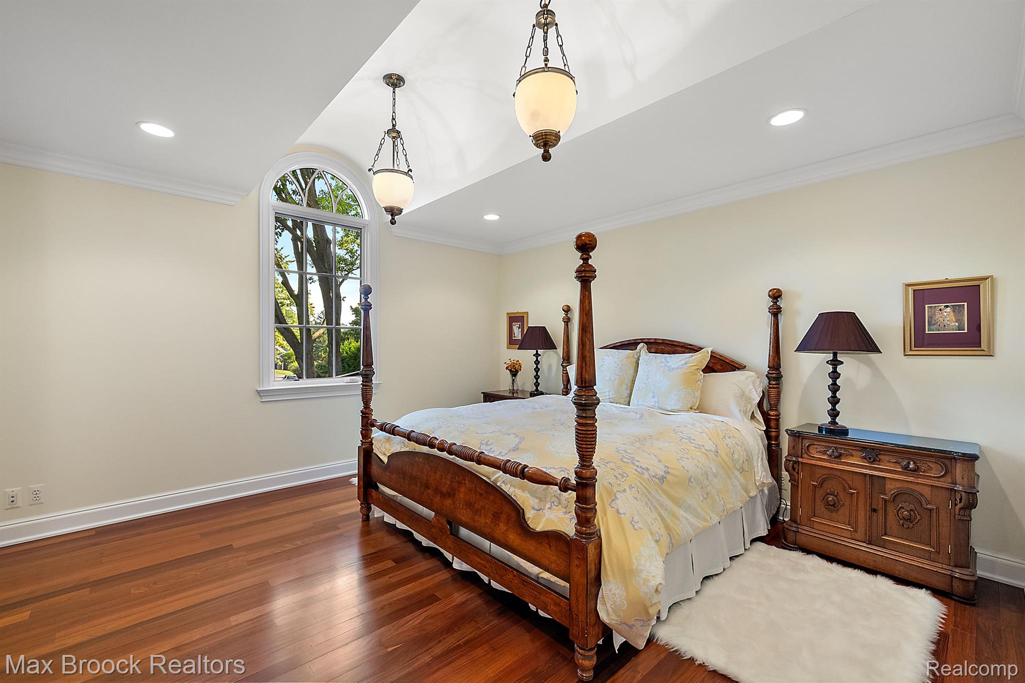 1292 CIRCLE COURT