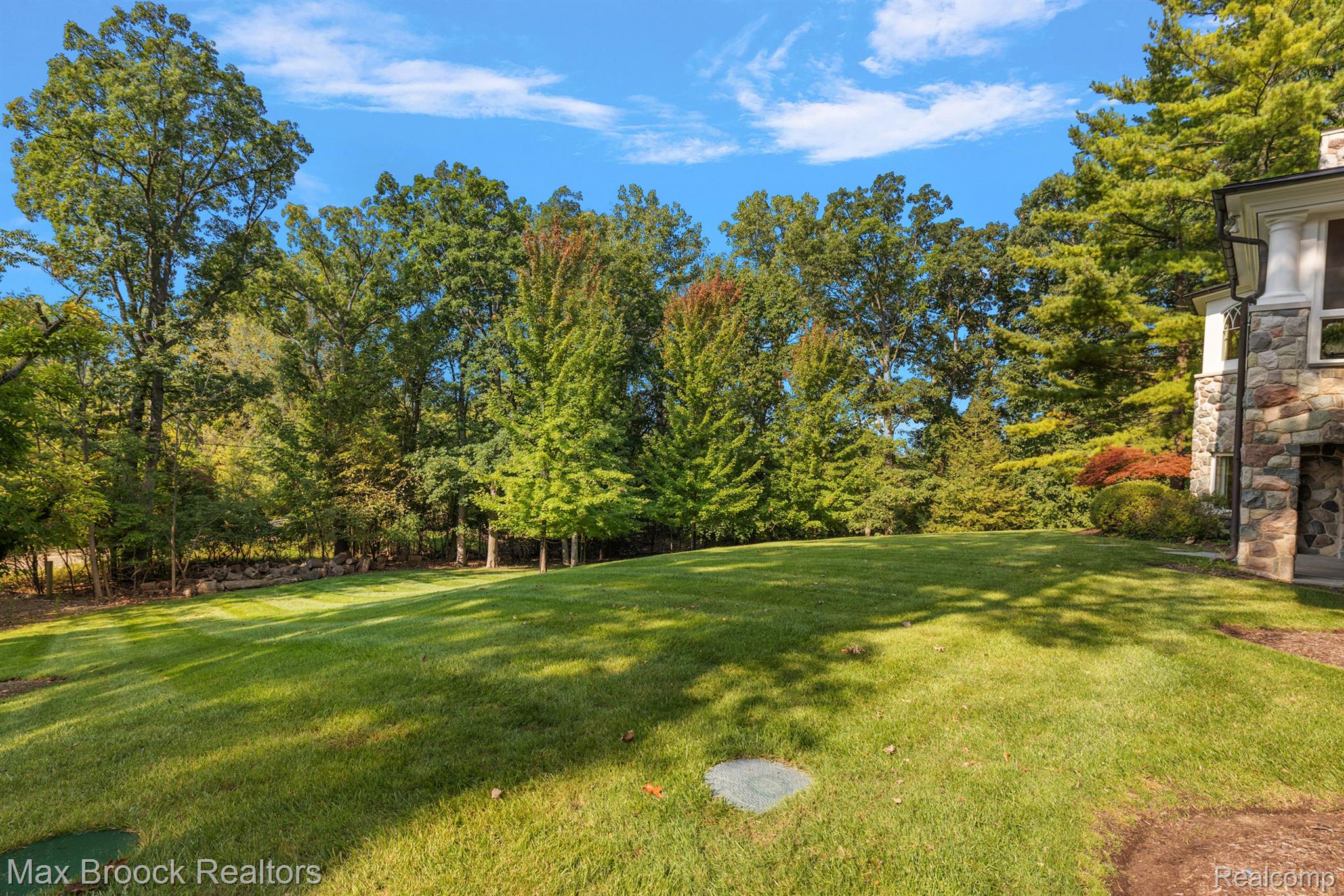 1292 CIRCLE COURT