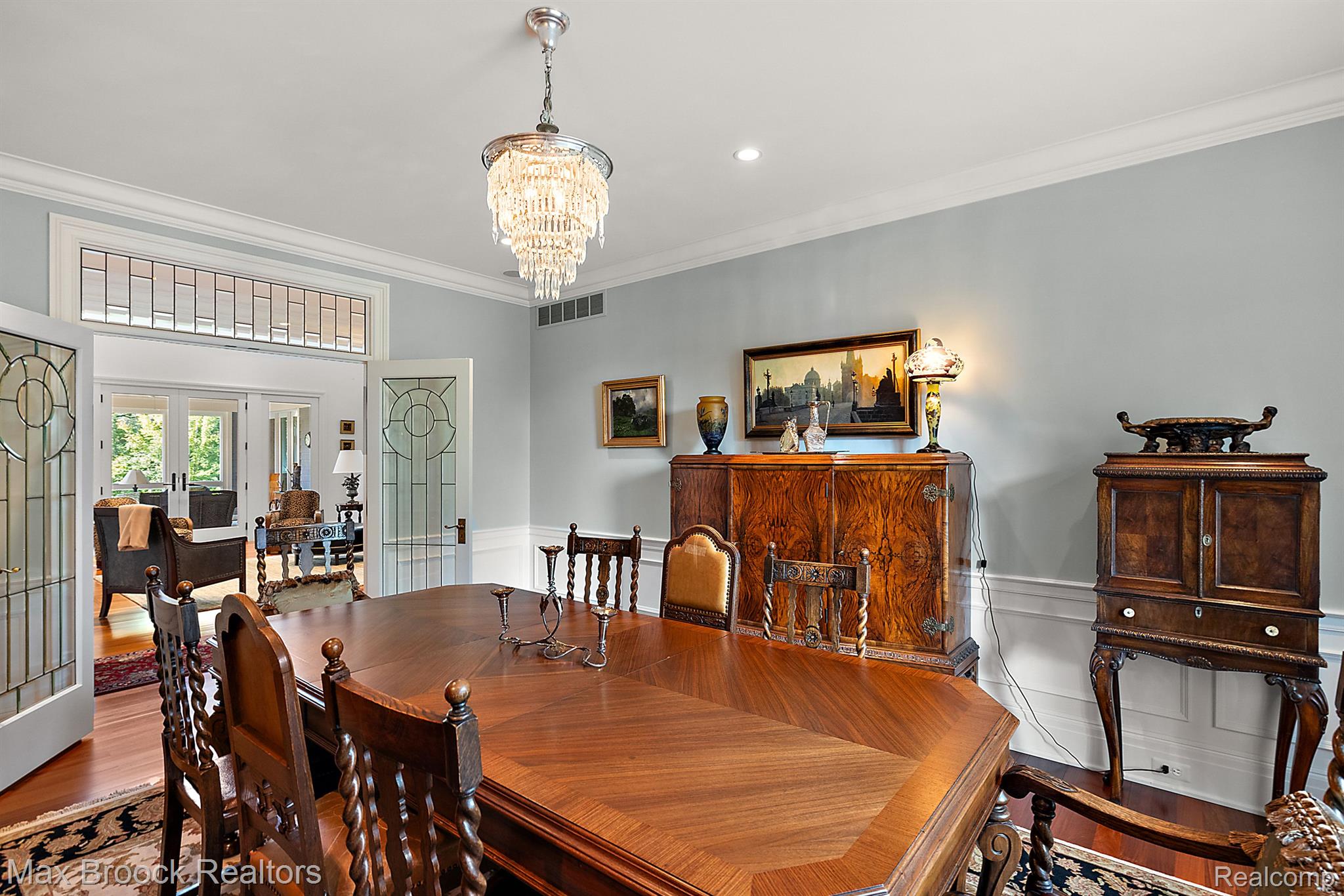 1292 CIRCLE COURT