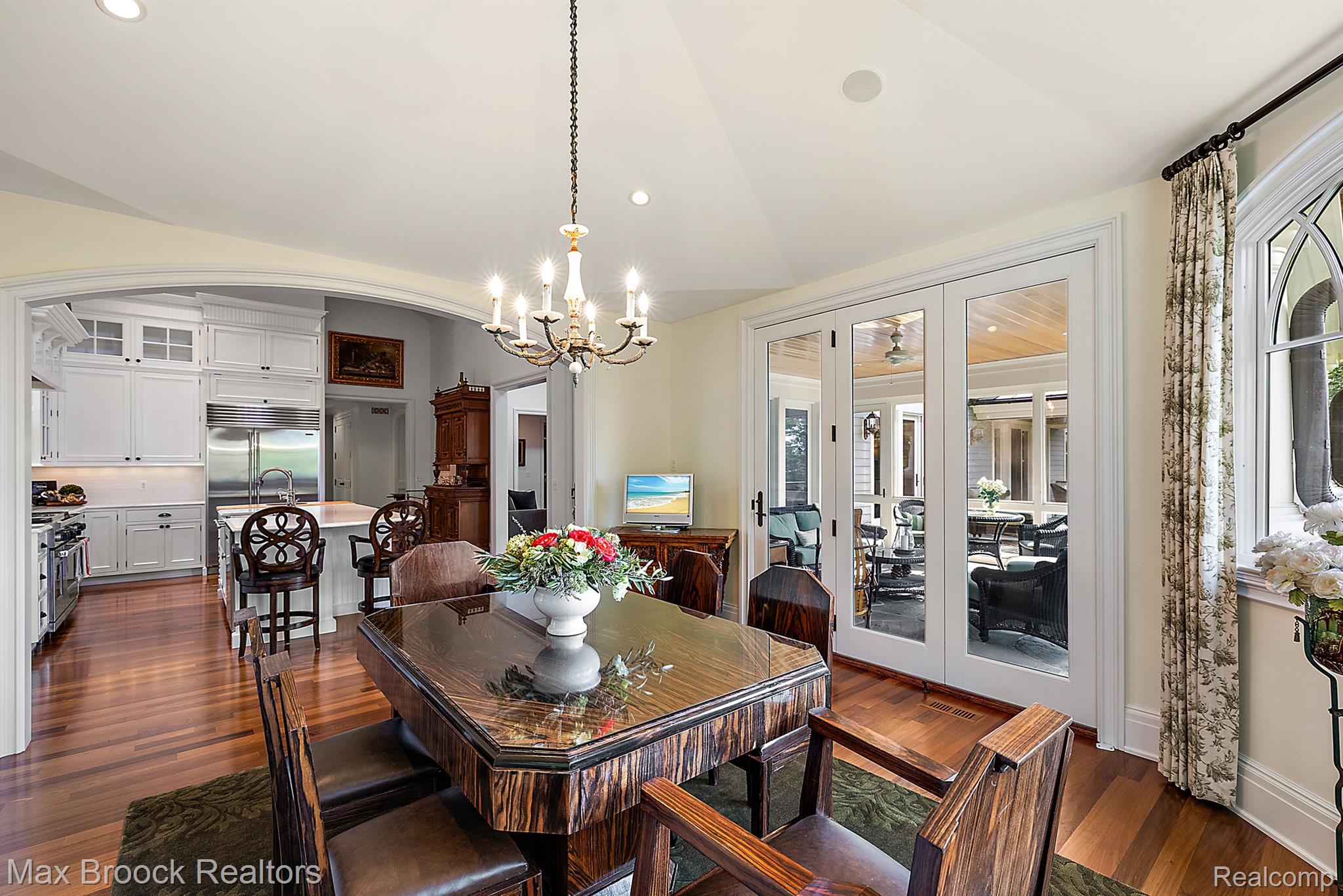 1292 CIRCLE COURT