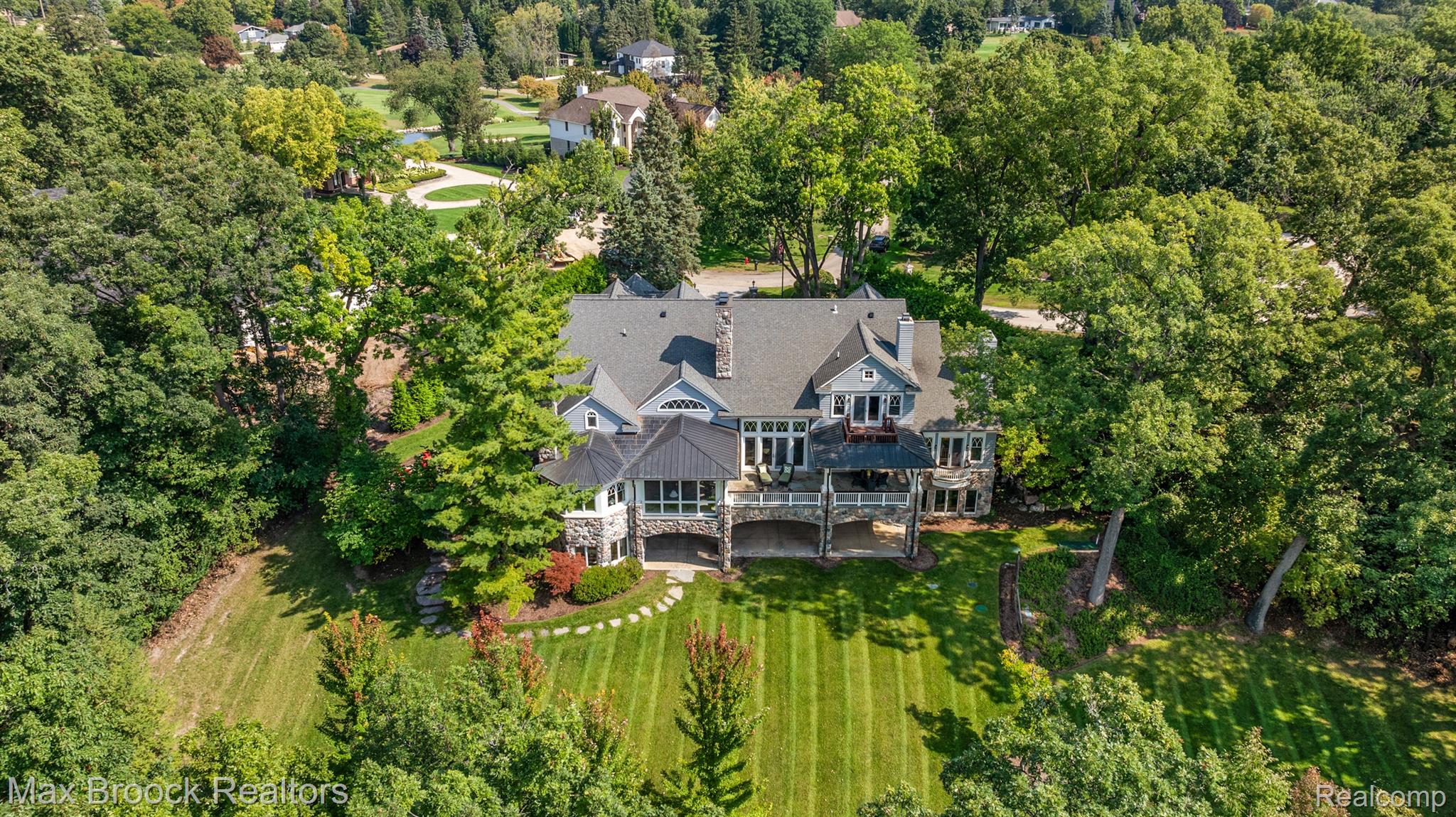 1292 CIRCLE COURT