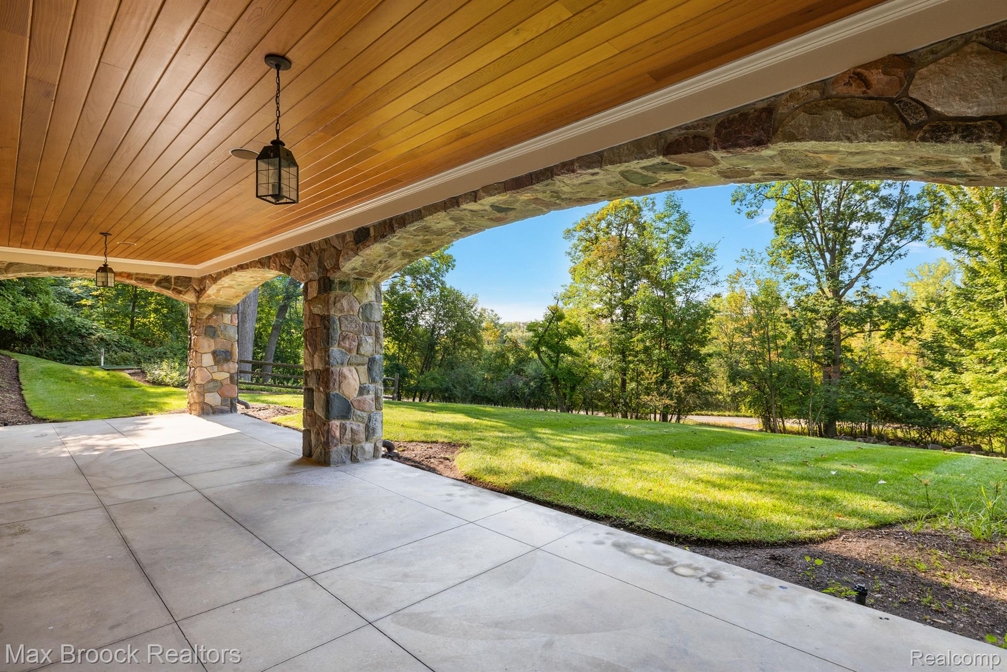 1292 CIRCLE COURT