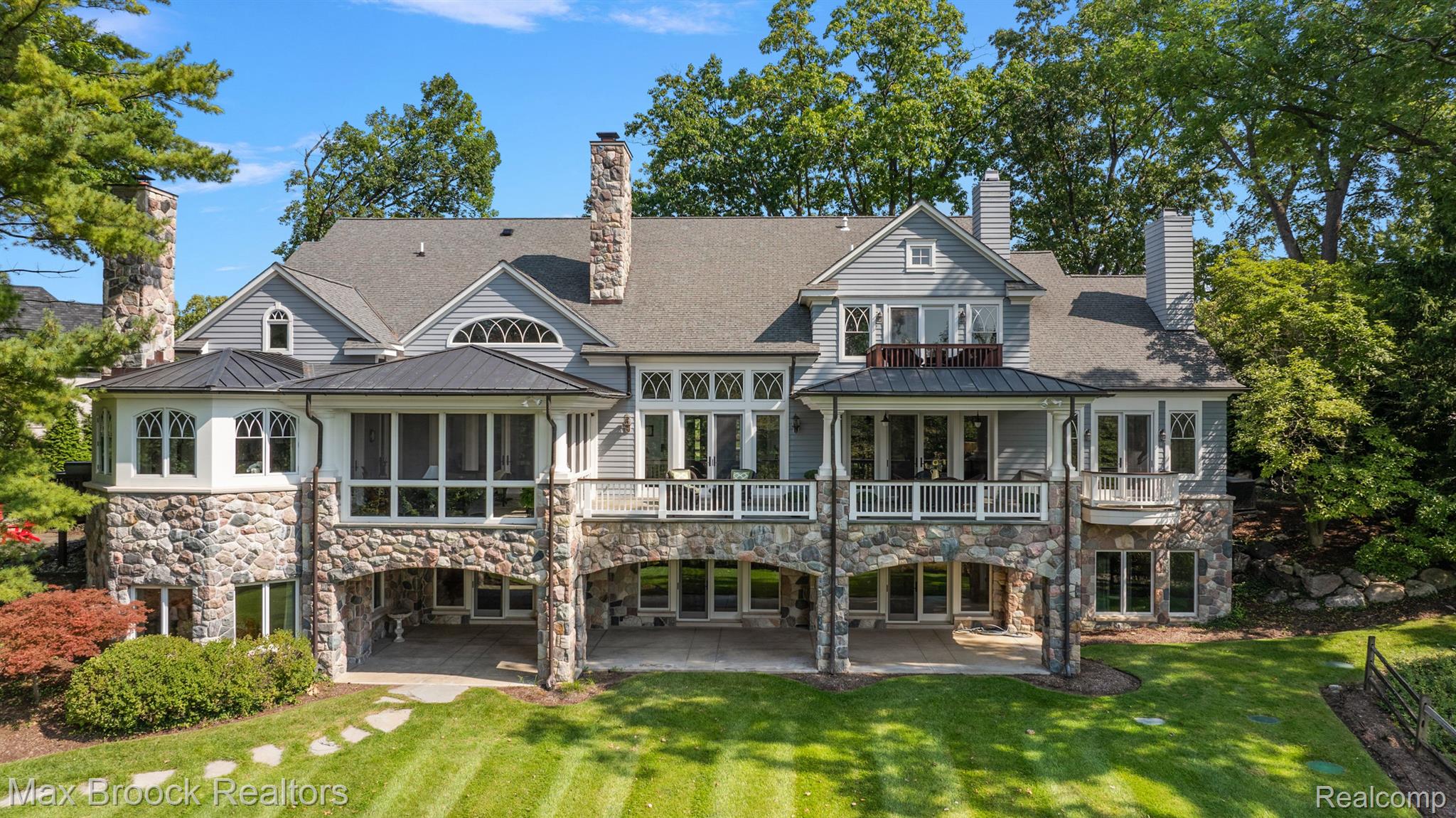 1292 CIRCLE COURT