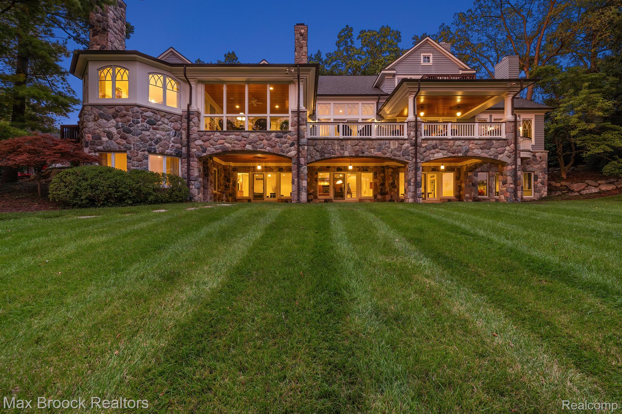 1292 CIRCLE COURT