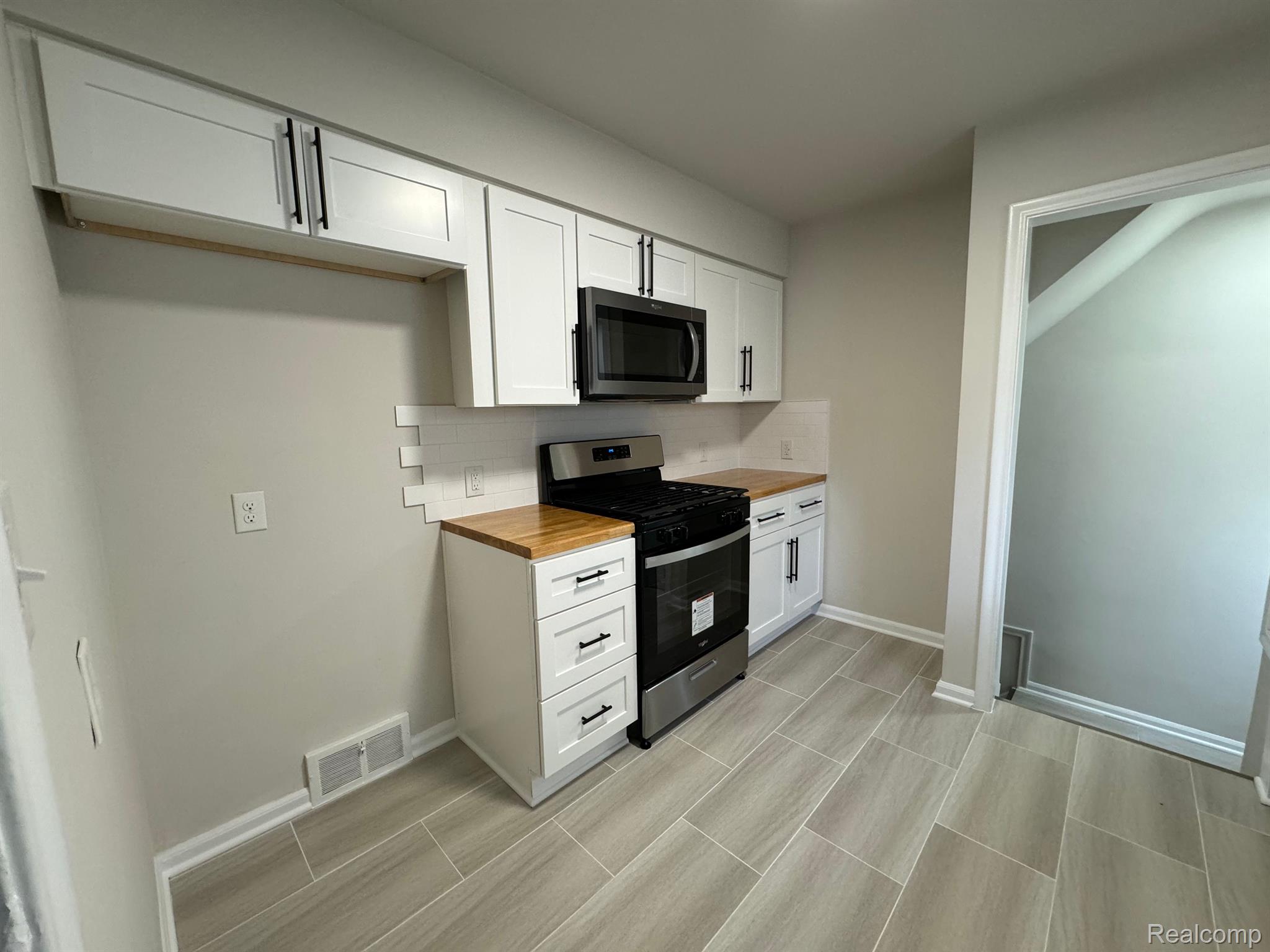 14141 LONGTIN Street