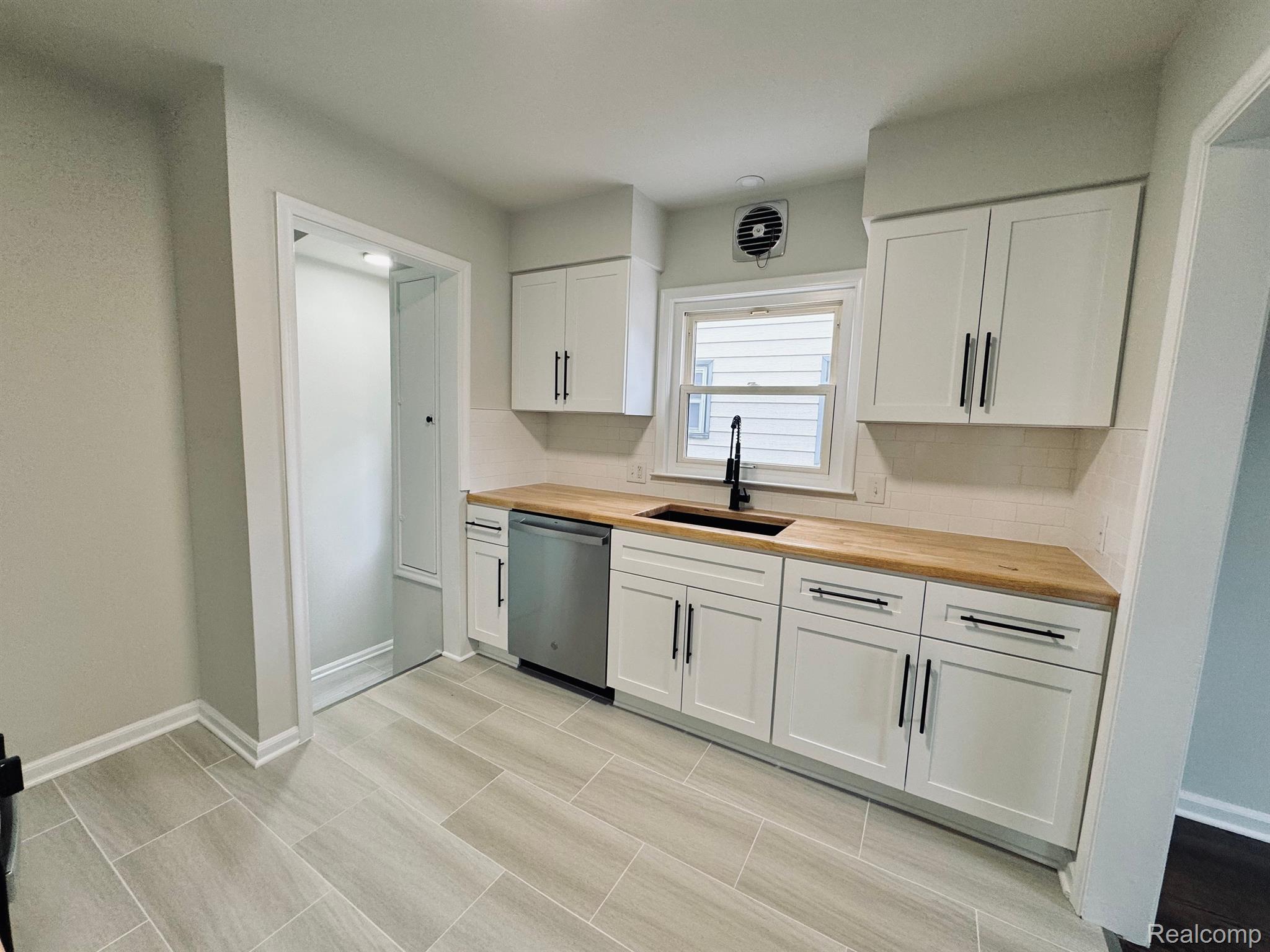 14141 LONGTIN Street