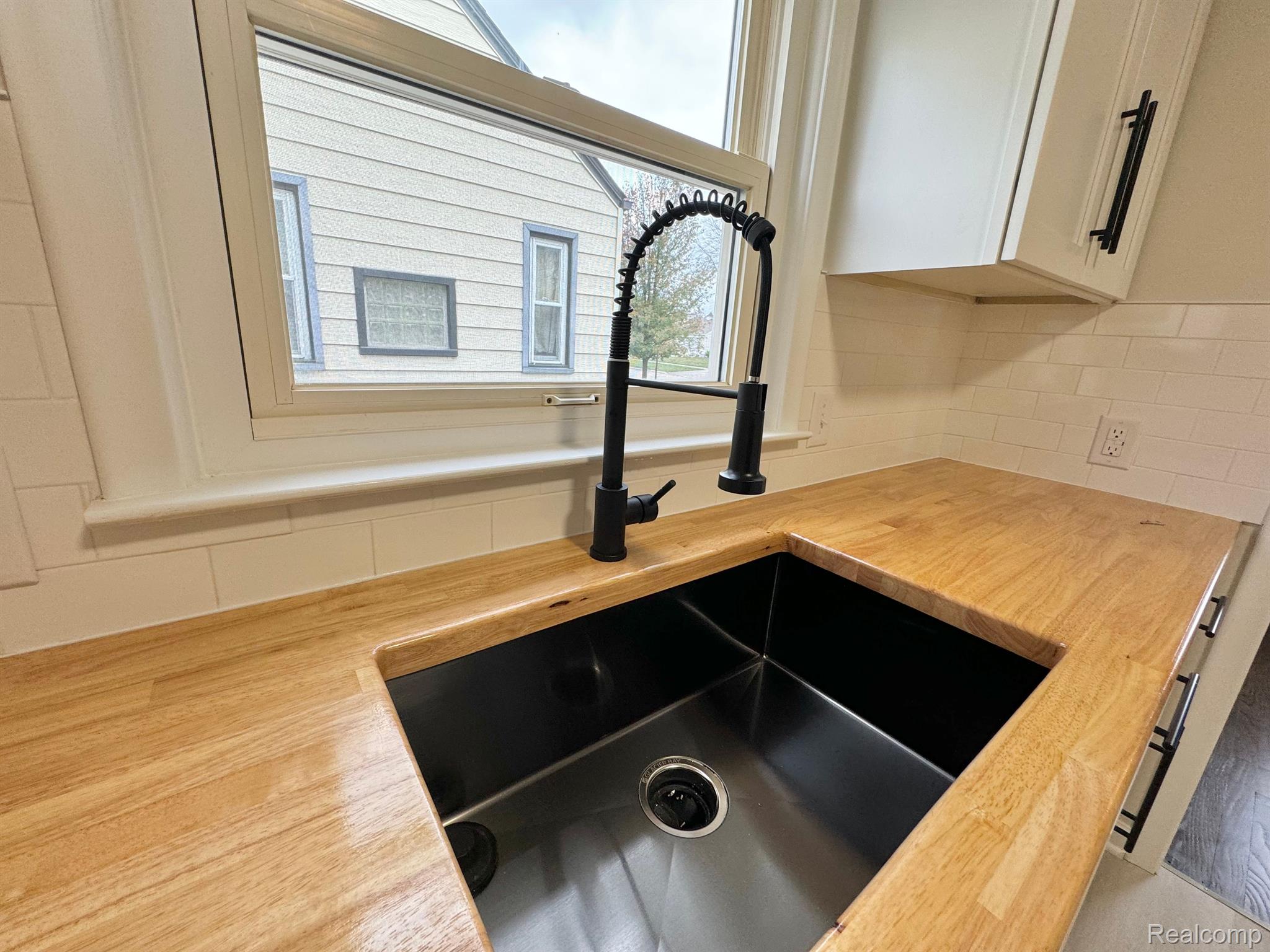 14141 LONGTIN Street