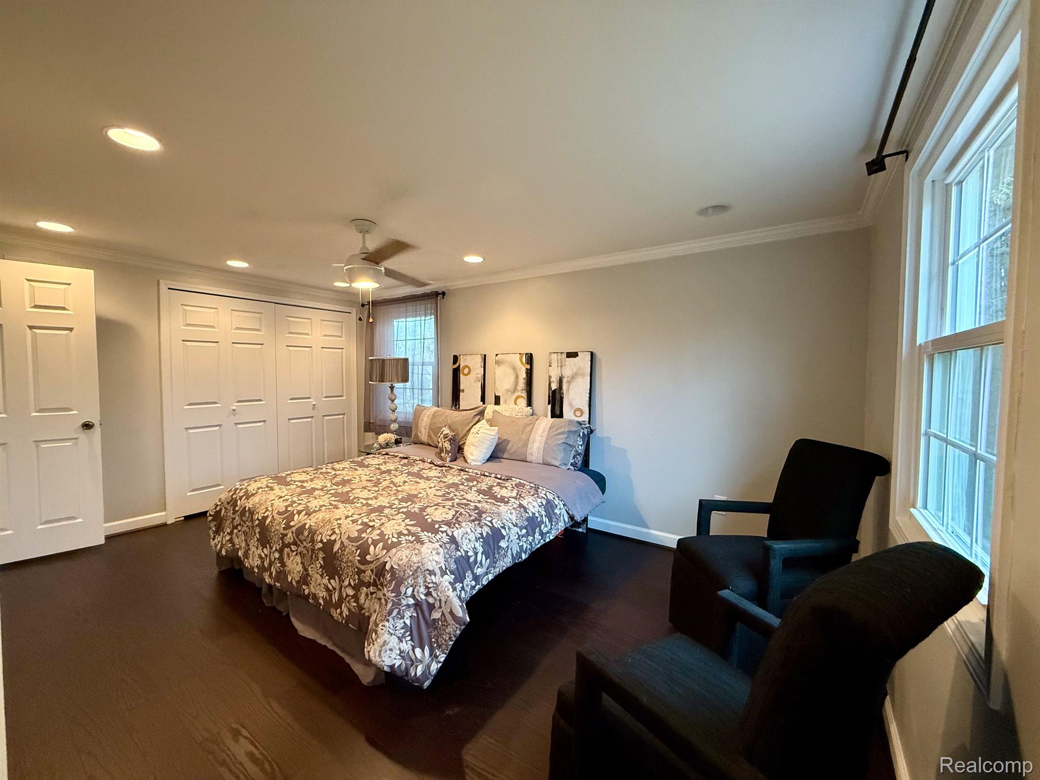 2369 LONDON Drive