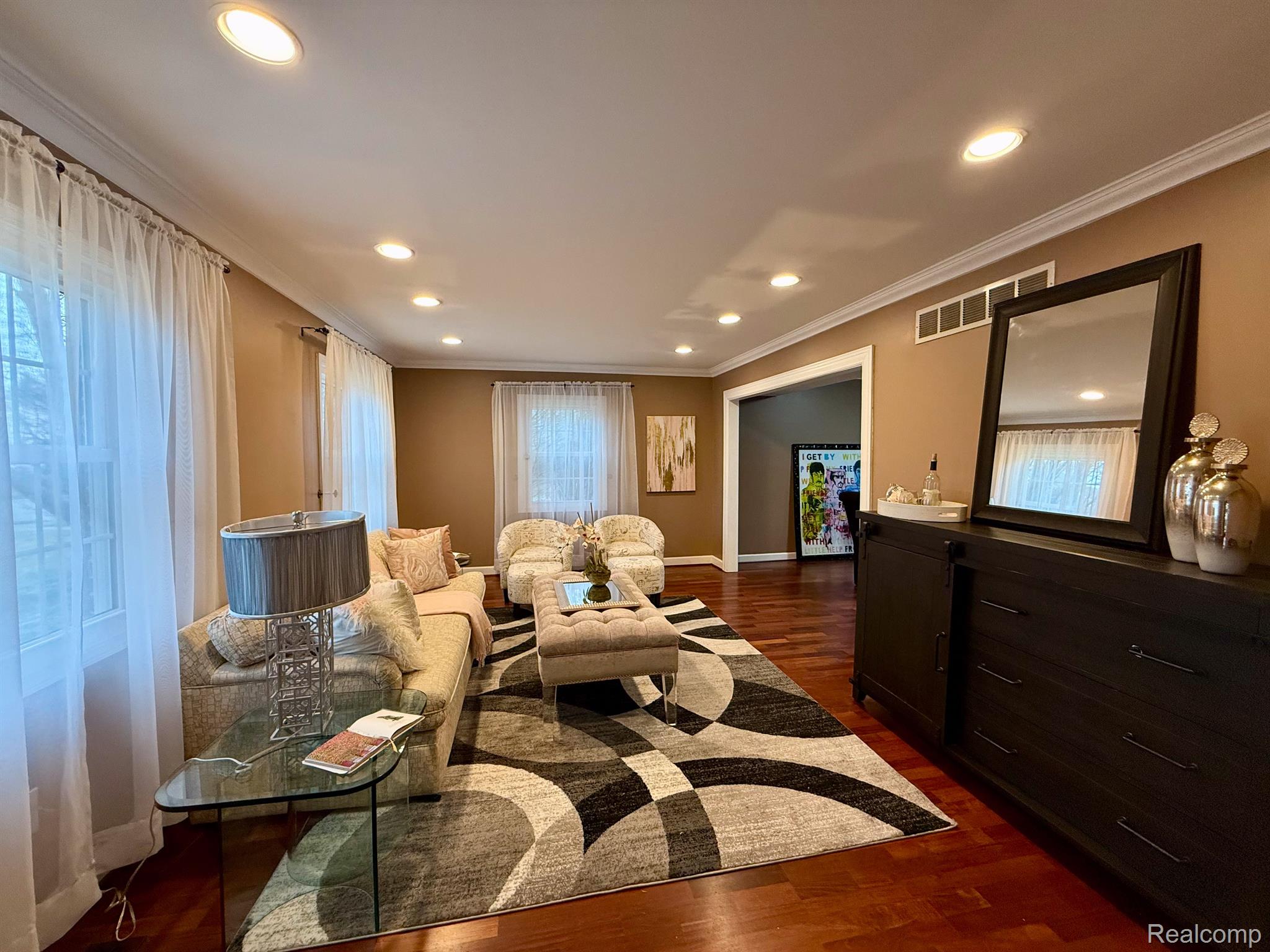 2369 LONDON Drive