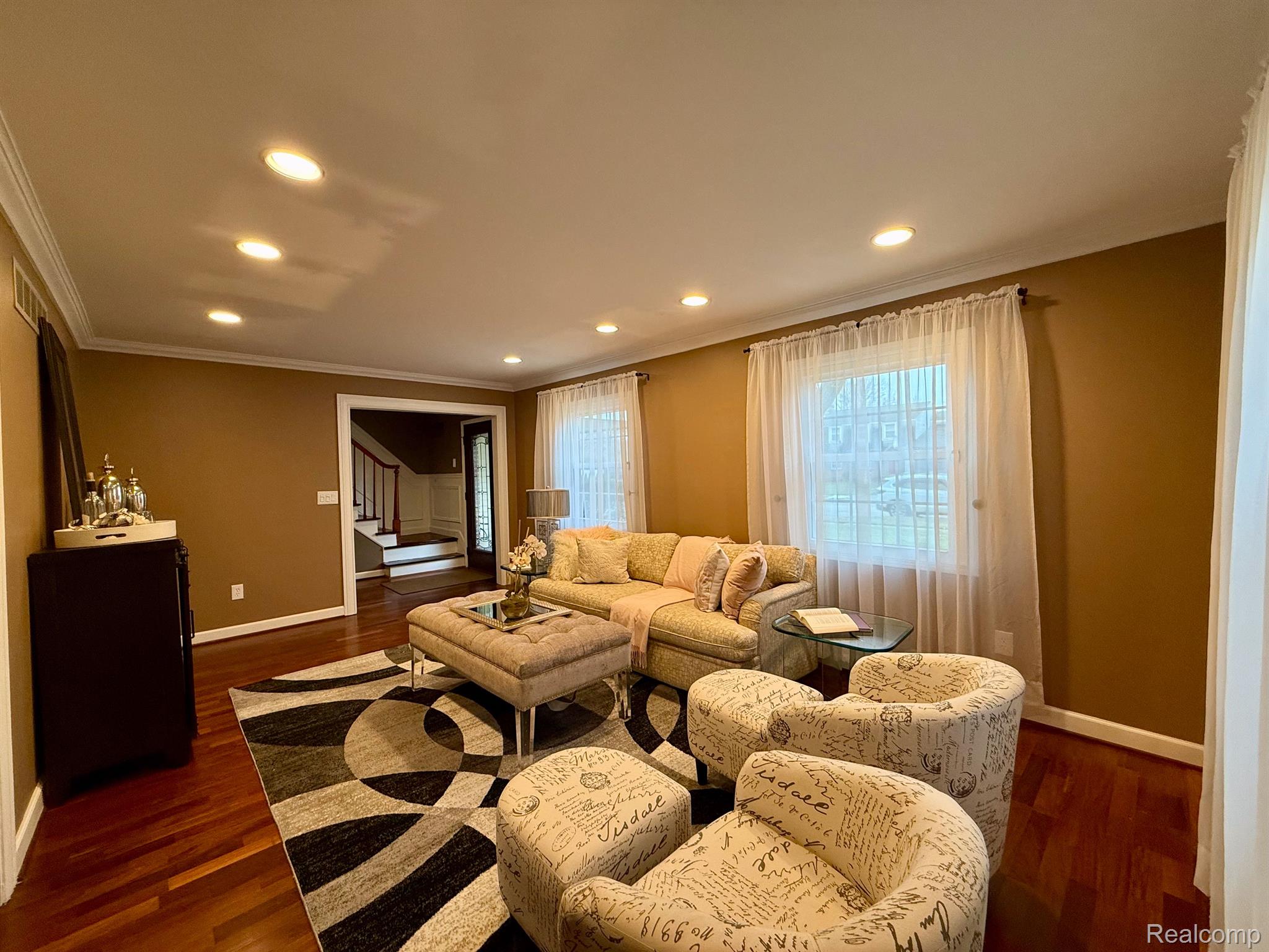 2369 LONDON Drive