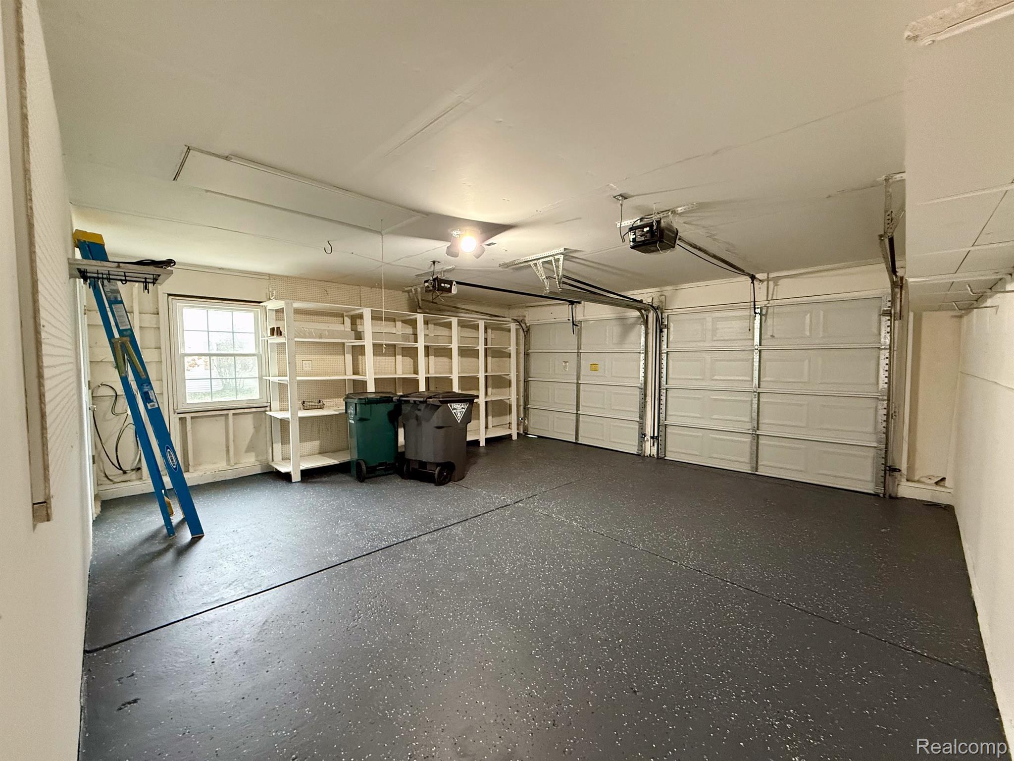 2369 LONDON Drive