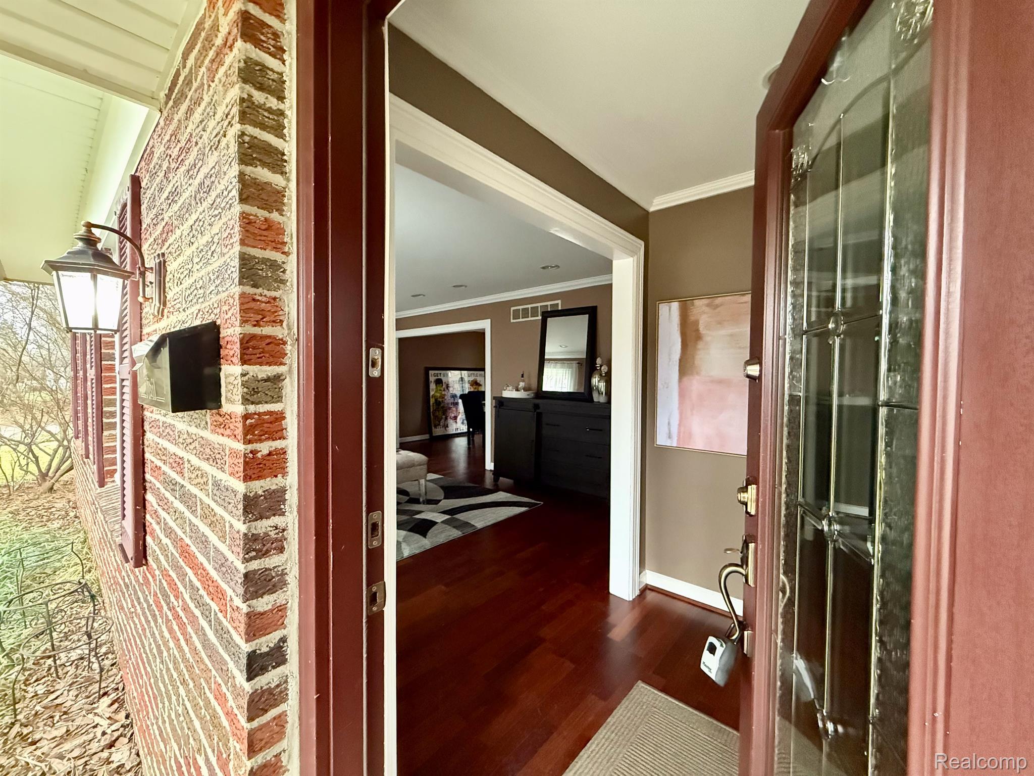 2369 LONDON Drive