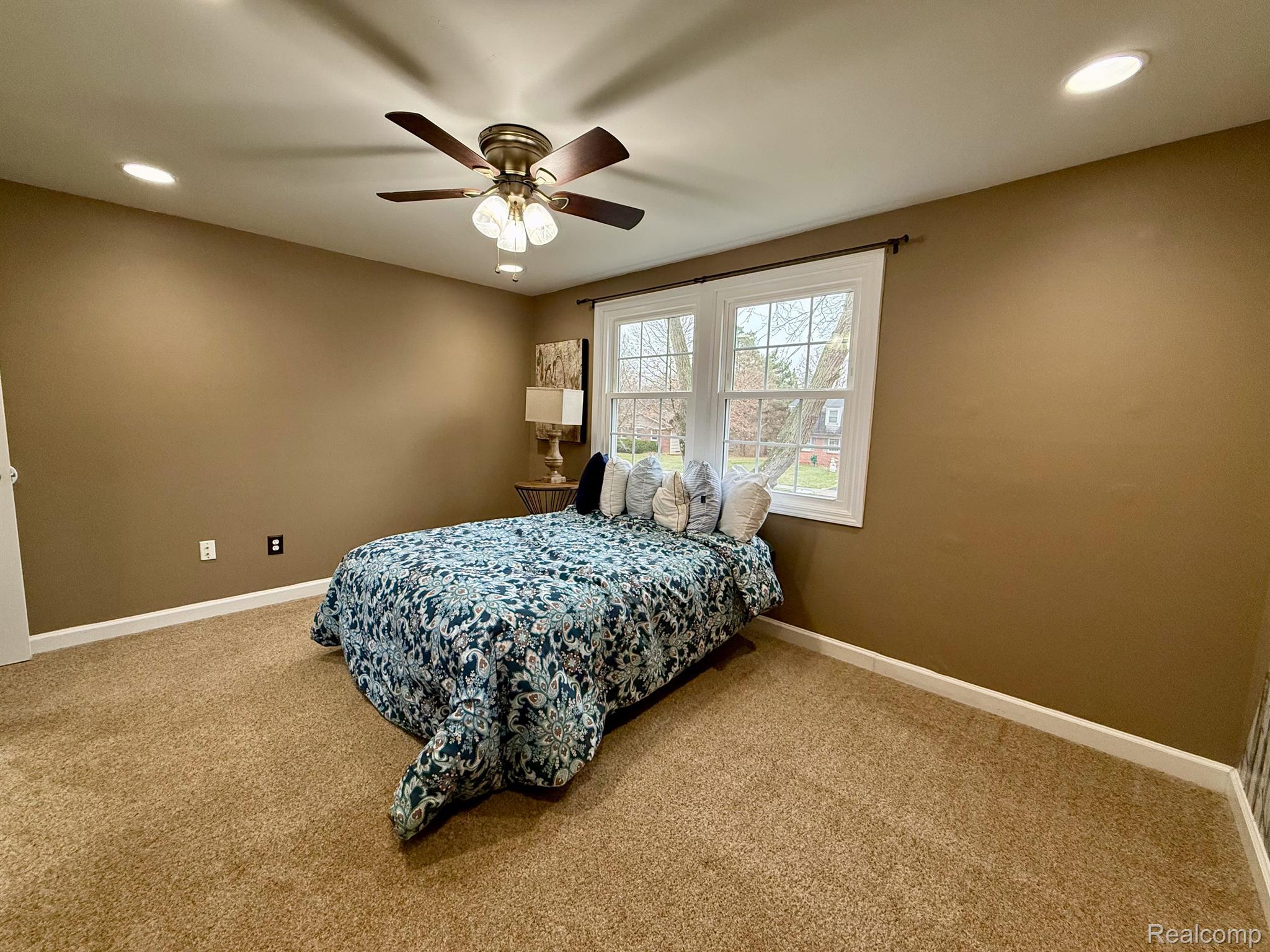 2369 LONDON Drive