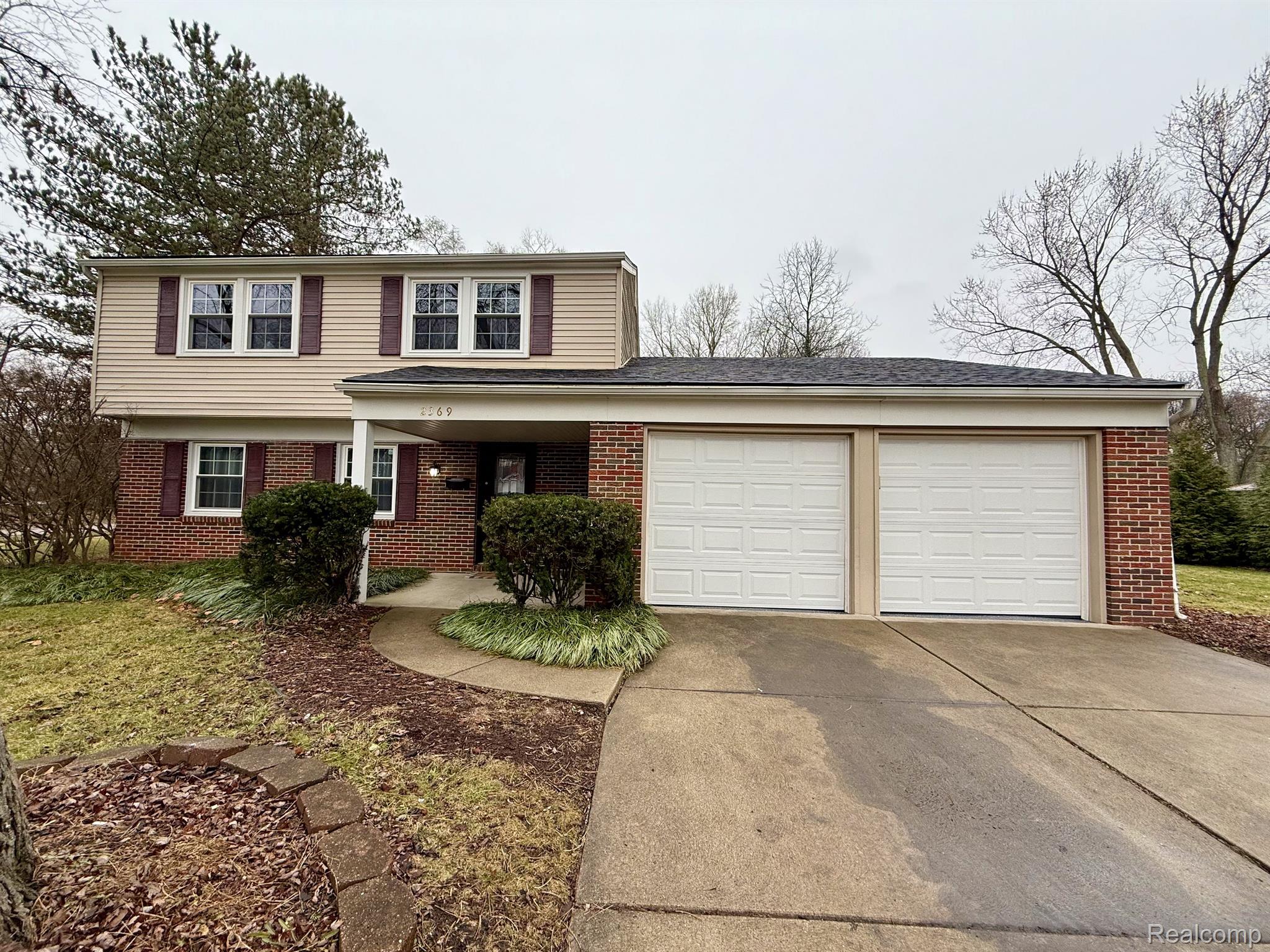 2369 LONDON Drive