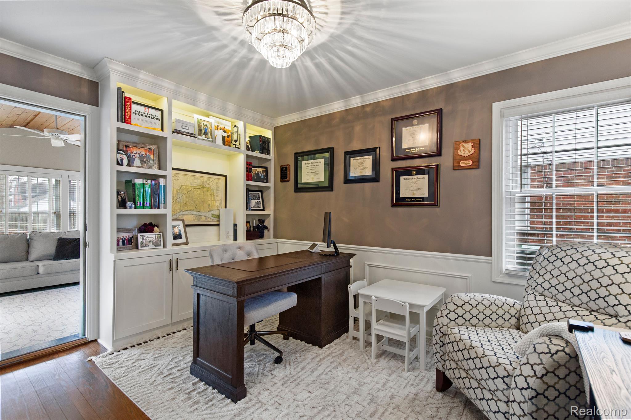 1395 ROSLYN Road