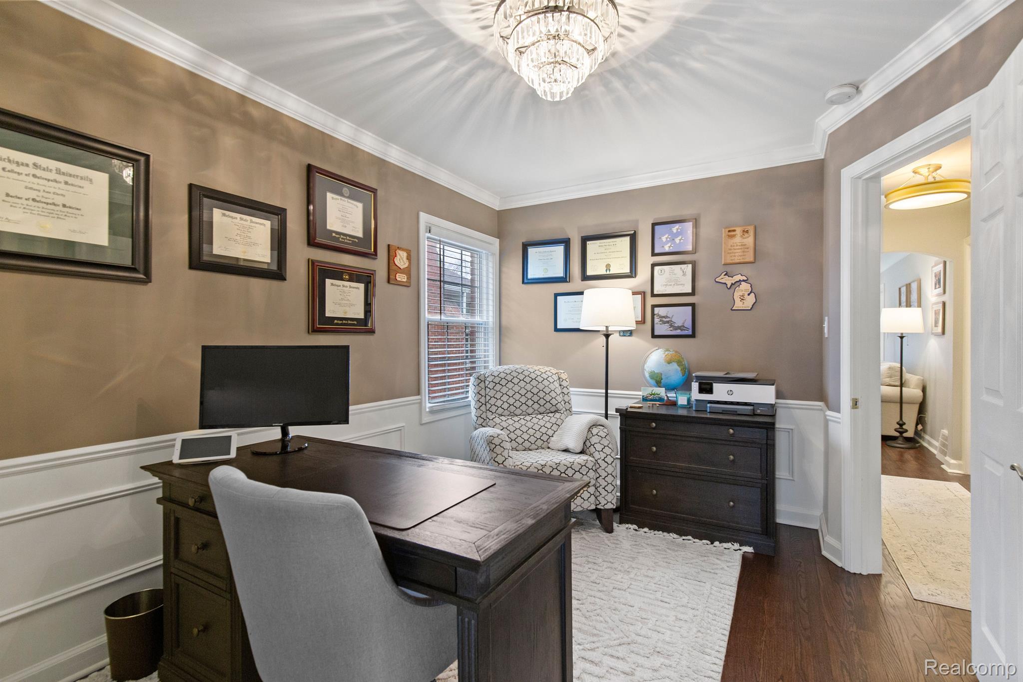 1395 ROSLYN Road