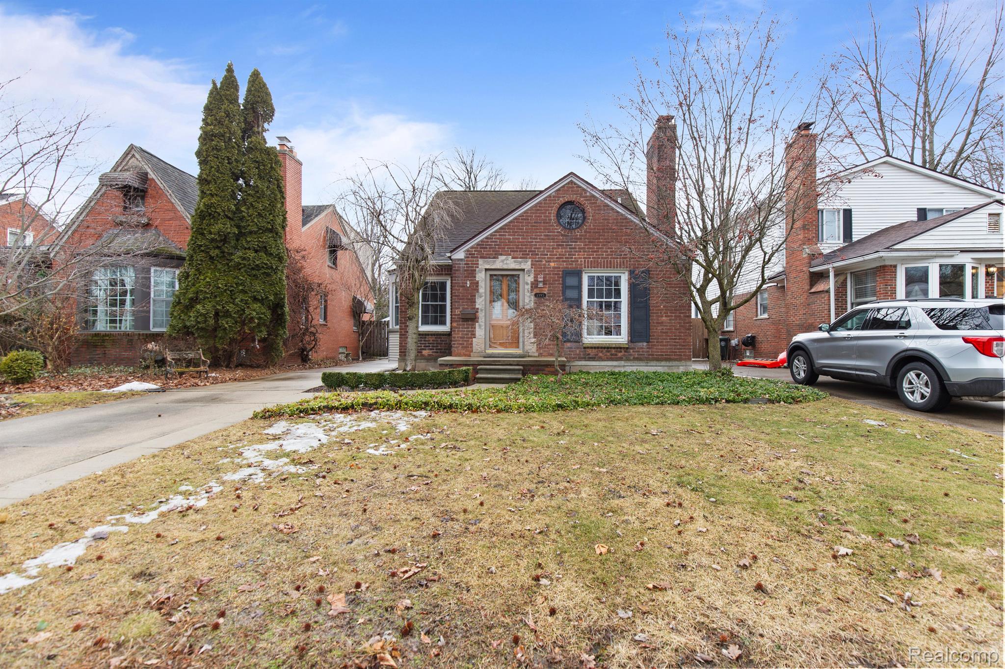 1395 ROSLYN Road