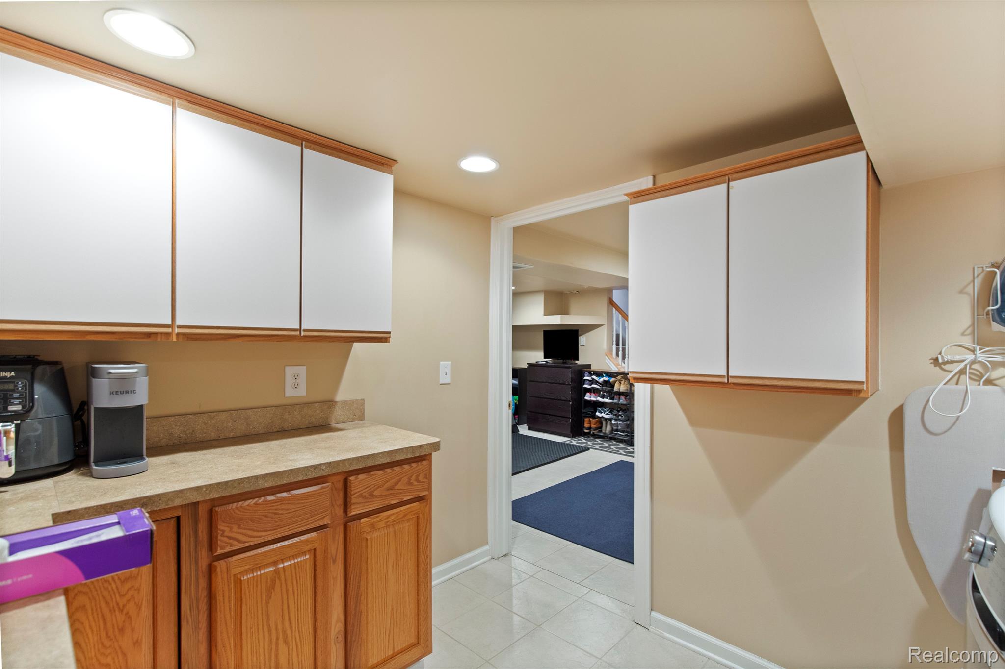 1395 ROSLYN Road