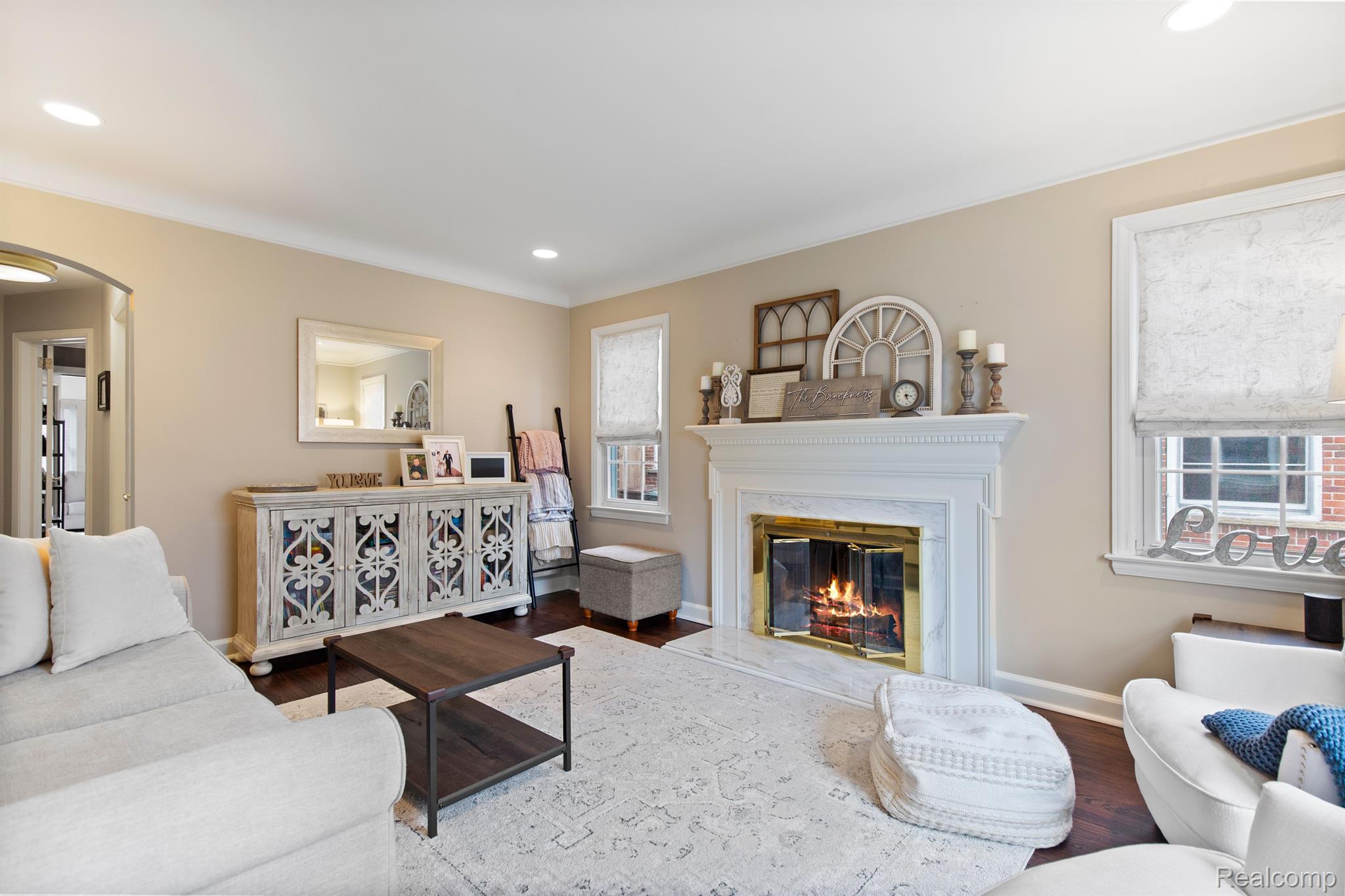 1395 ROSLYN Road