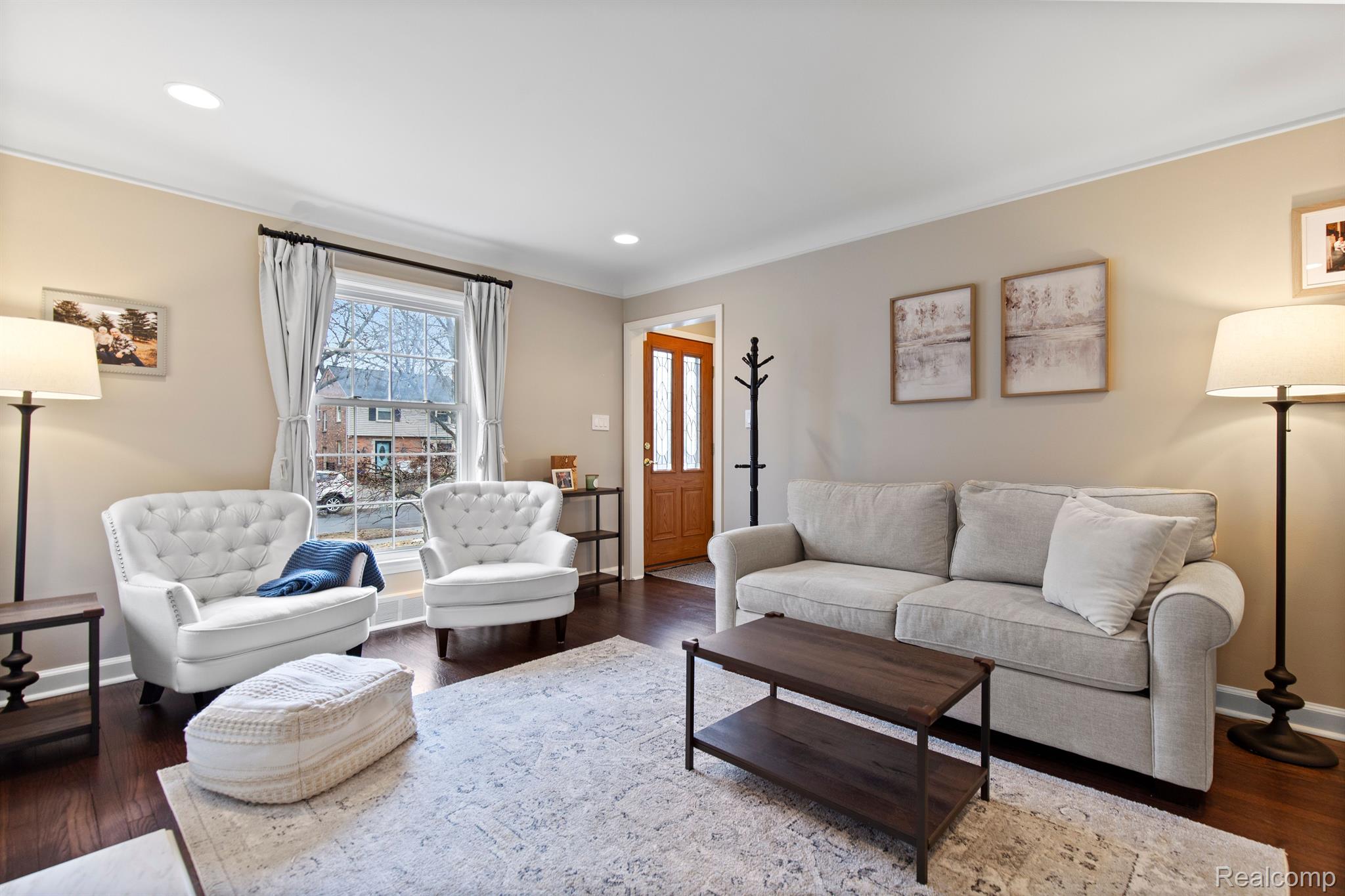 1395 ROSLYN Road