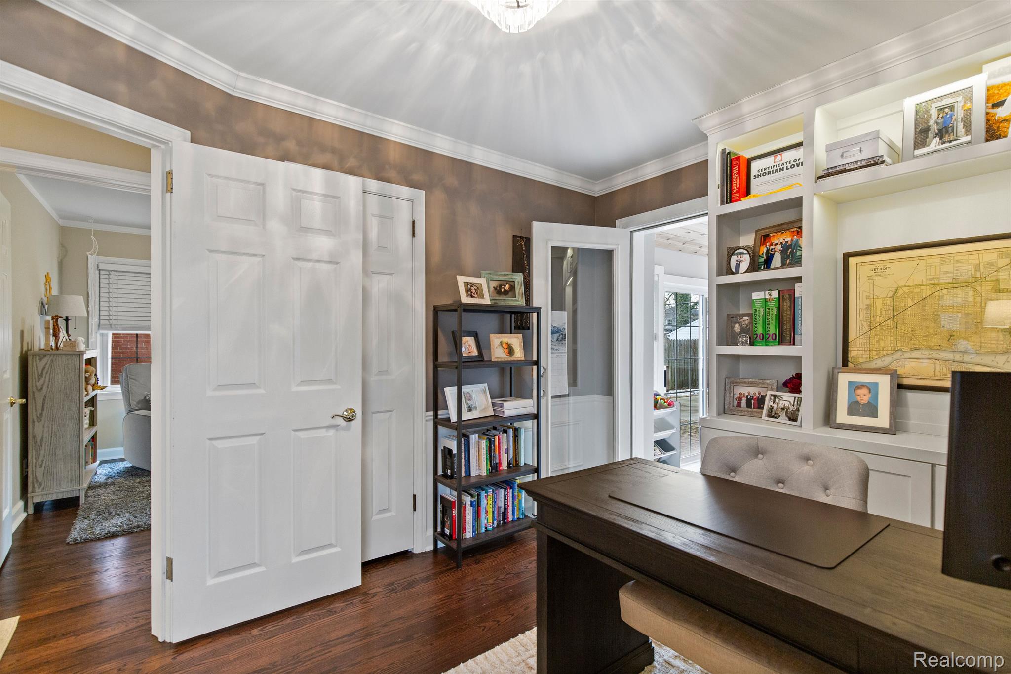 1395 ROSLYN Road