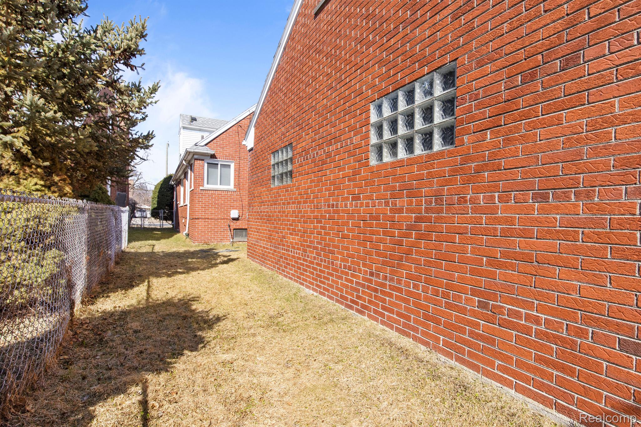 7929 REUTER Street