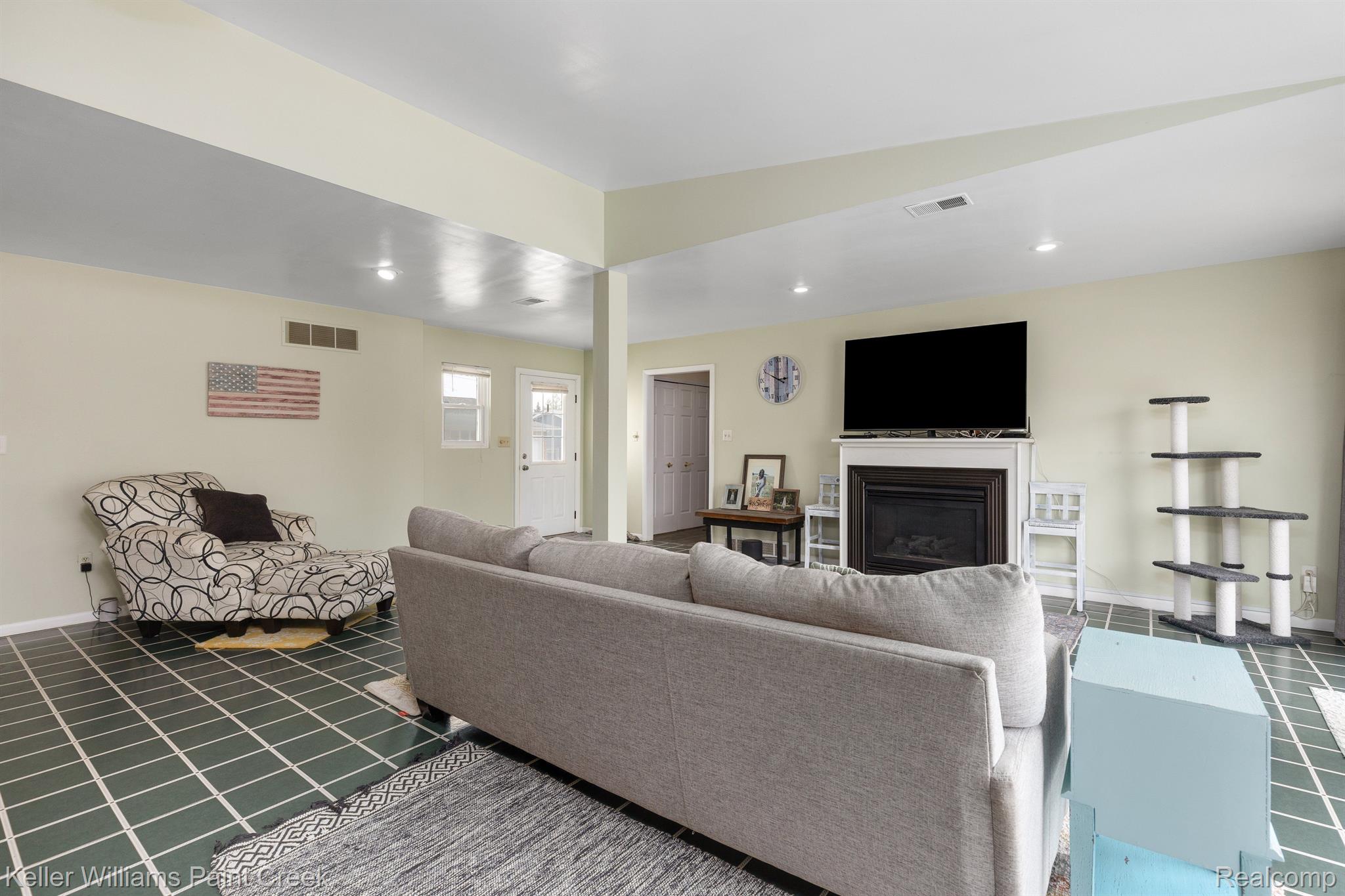 46669 ROSELANE Drive