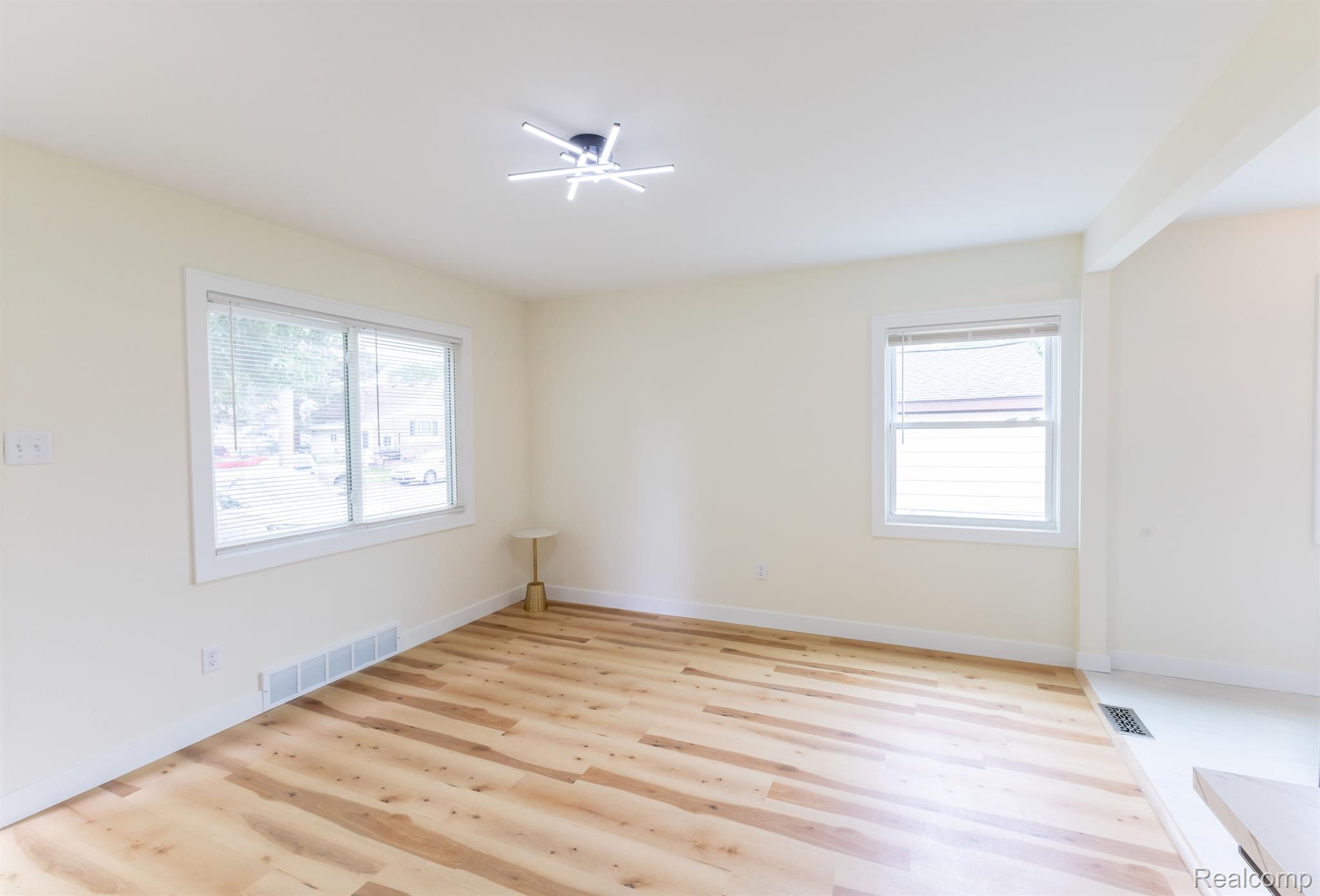 27396 BEECHURST Street