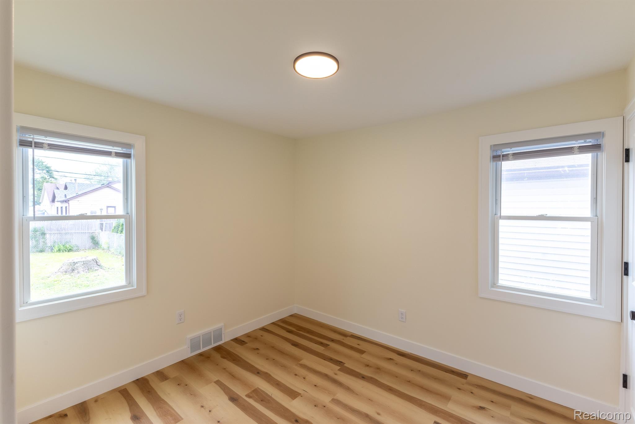 27396 BEECHURST Street