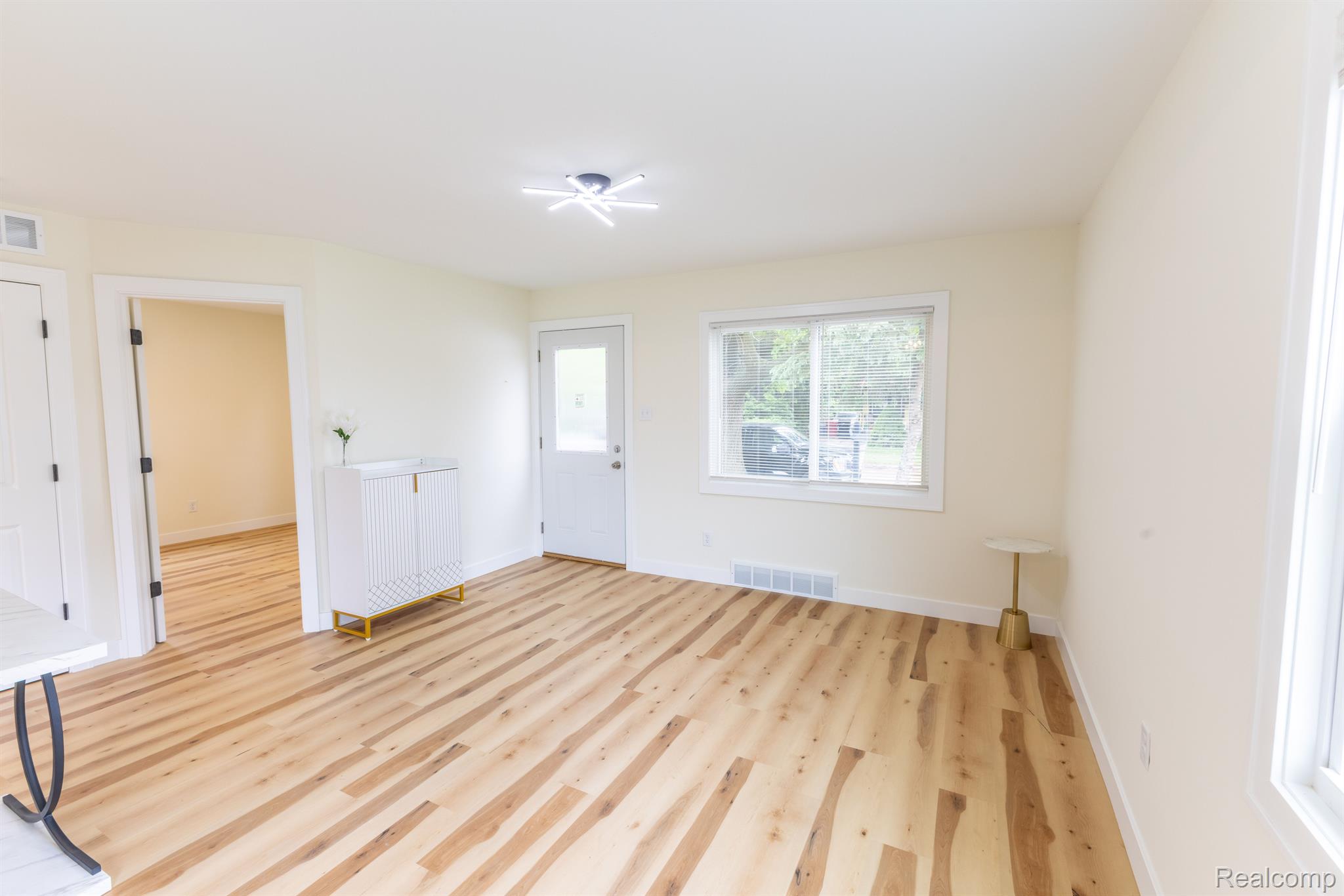 27396 BEECHURST Street